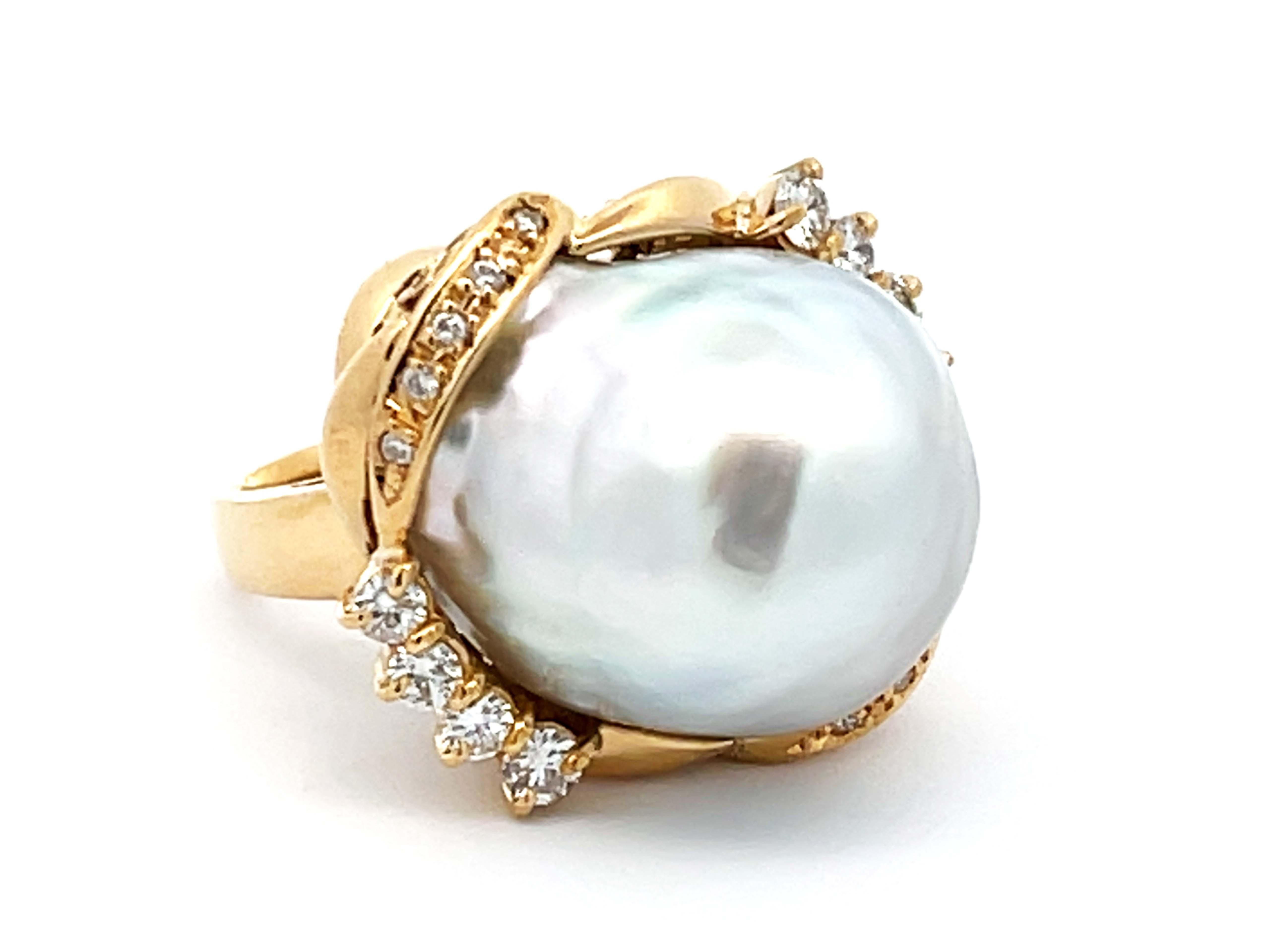 Brilliant Cut Large Silver Baroque Pearl and Diamond Vintage Ring in 18K Yellow Gold For Sale