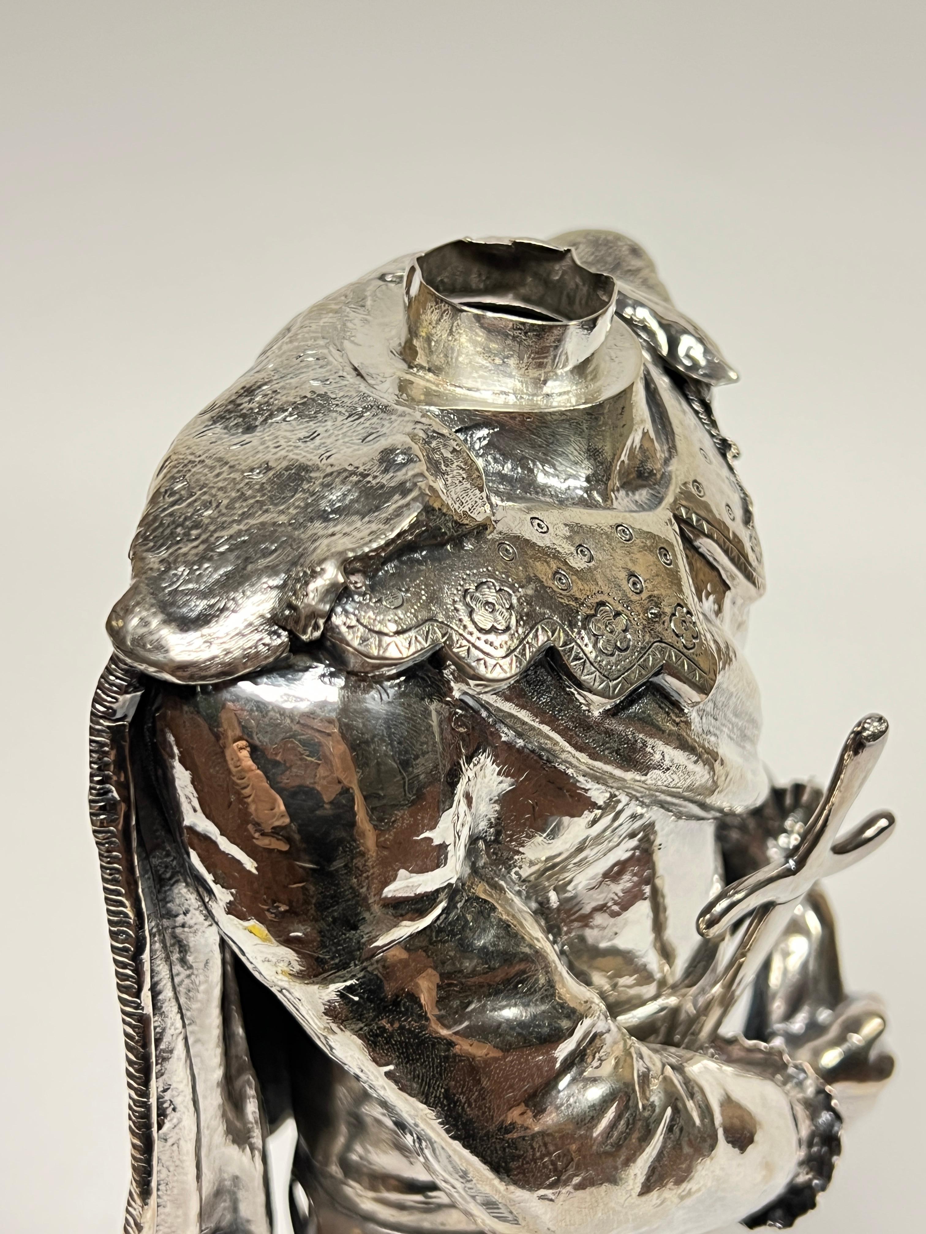 Grande scultura in argento raffigurante un cavaliere spagnolo in vendita 6