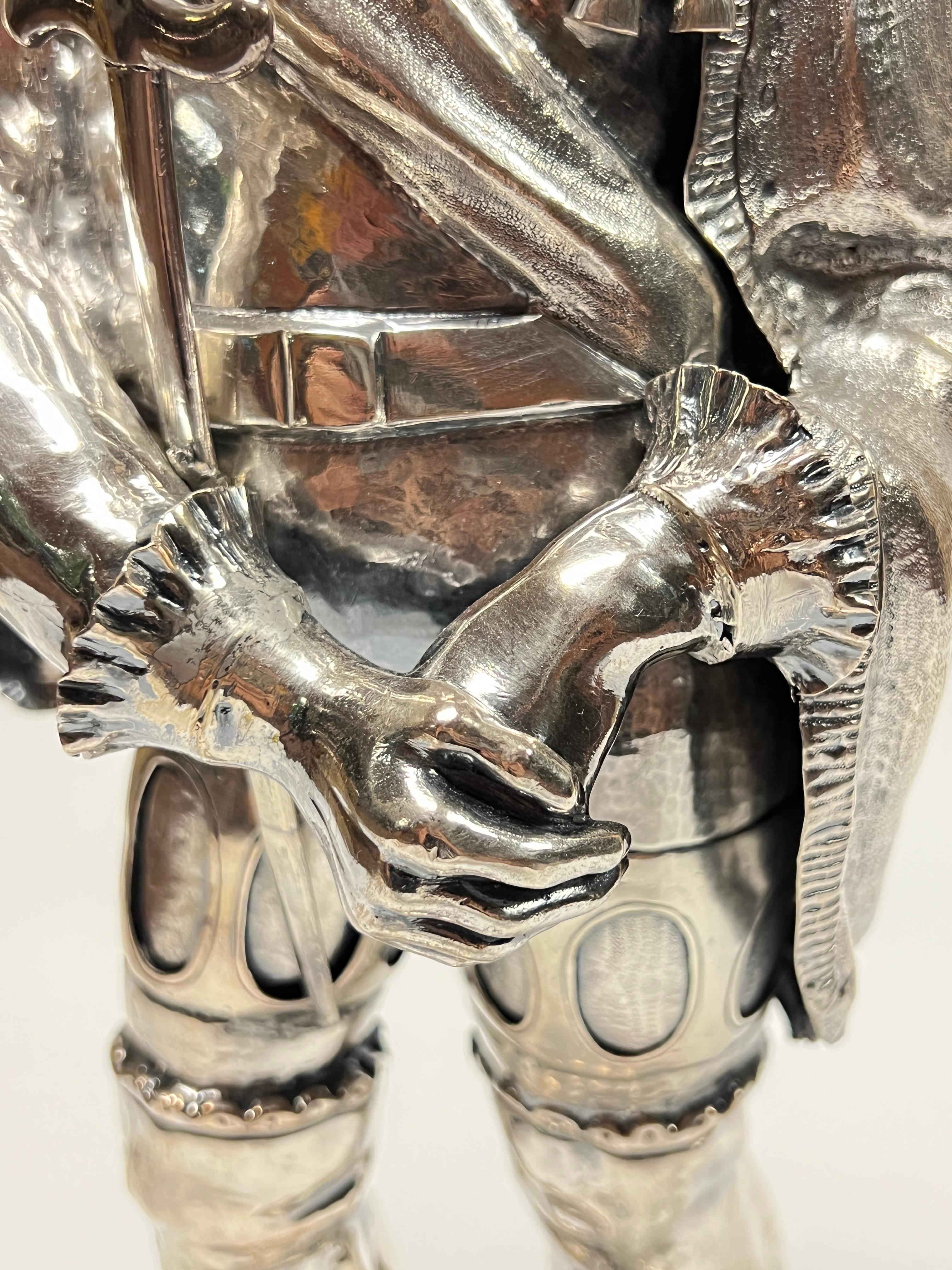 Grande scultura in argento raffigurante un cavaliere spagnolo in vendita 10