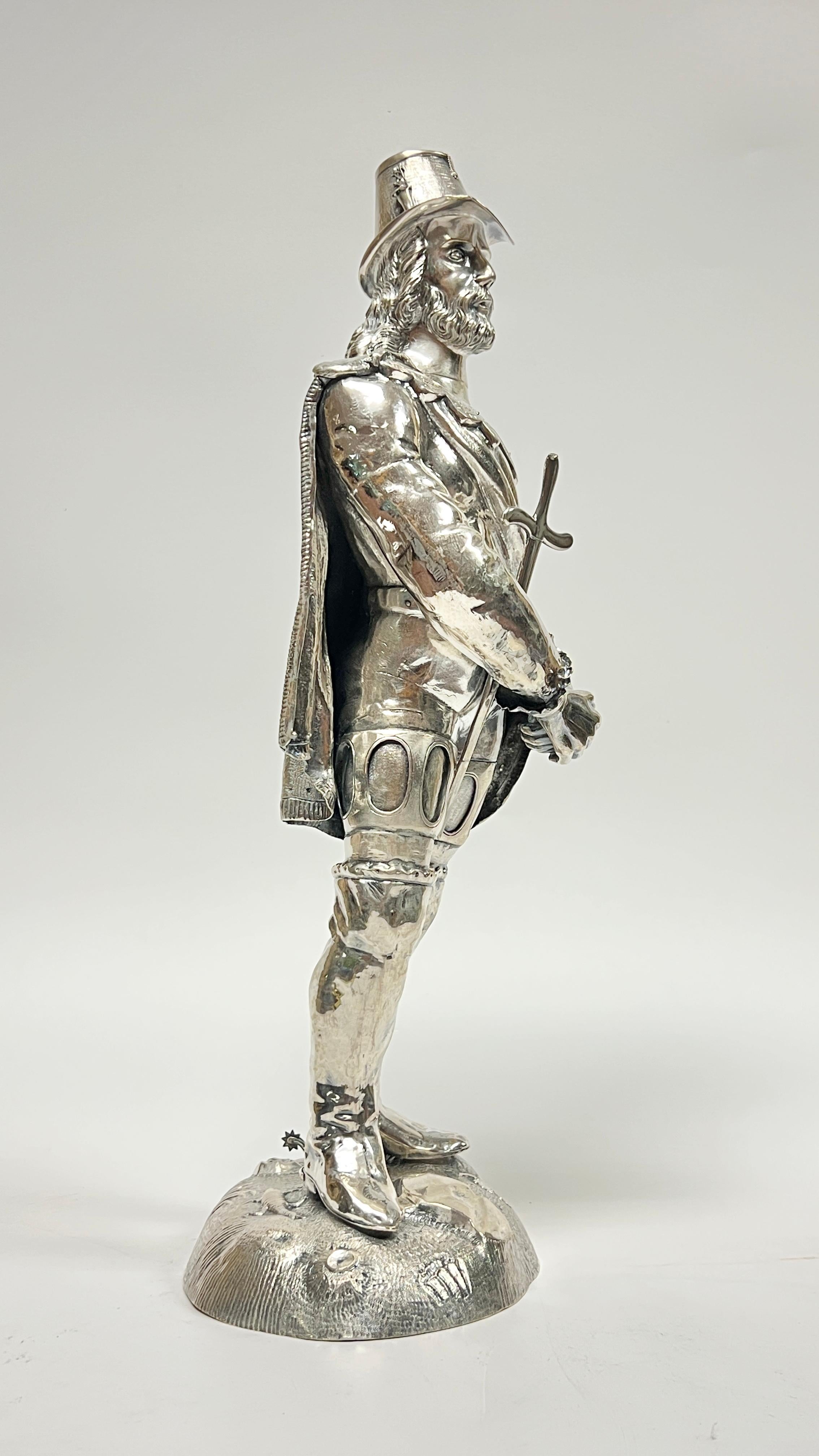 Grande scultura in argento raffigurante un cavaliere spagnolo In condizioni buone in vendita a New York, NY
