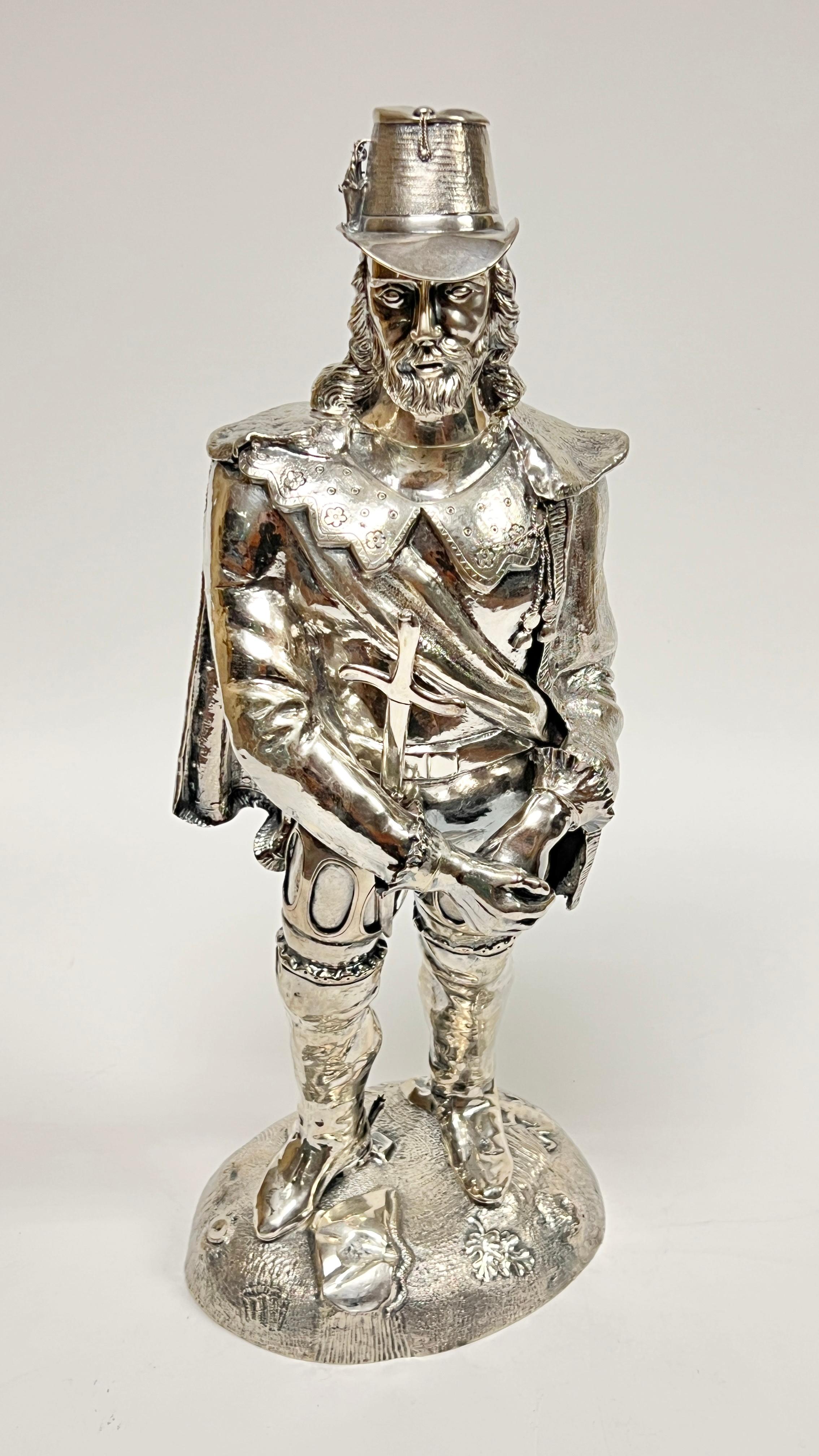Grande scultura in argento raffigurante un cavaliere spagnolo in vendita 1