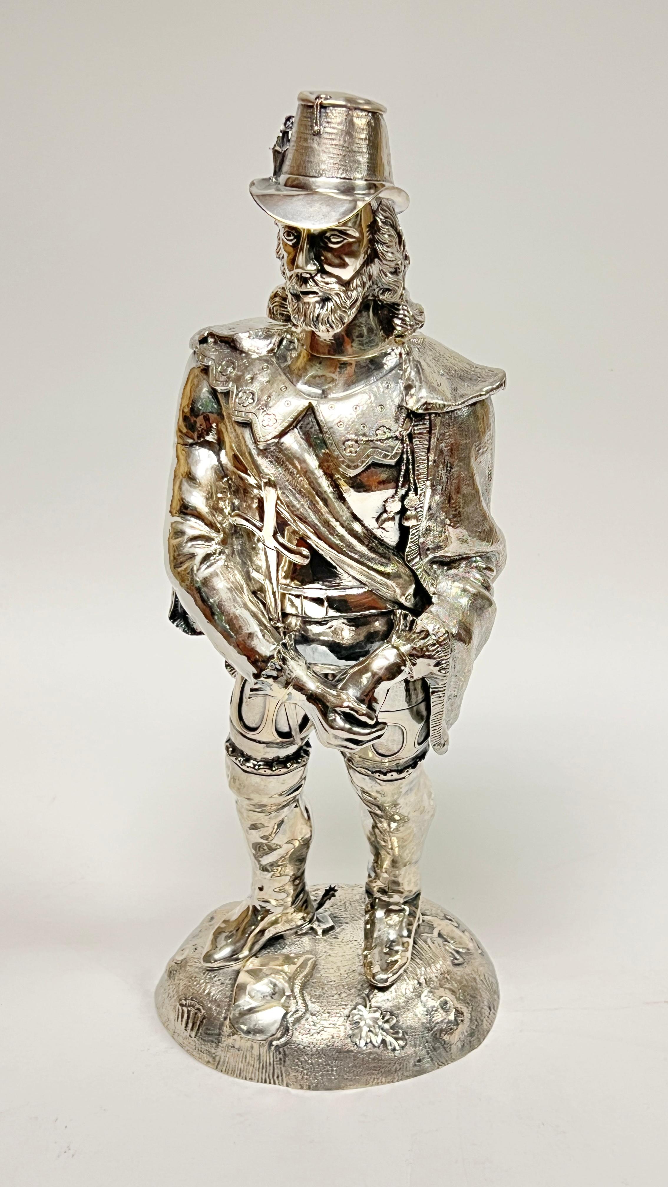 Grande scultura in argento raffigurante un cavaliere spagnolo in vendita 2