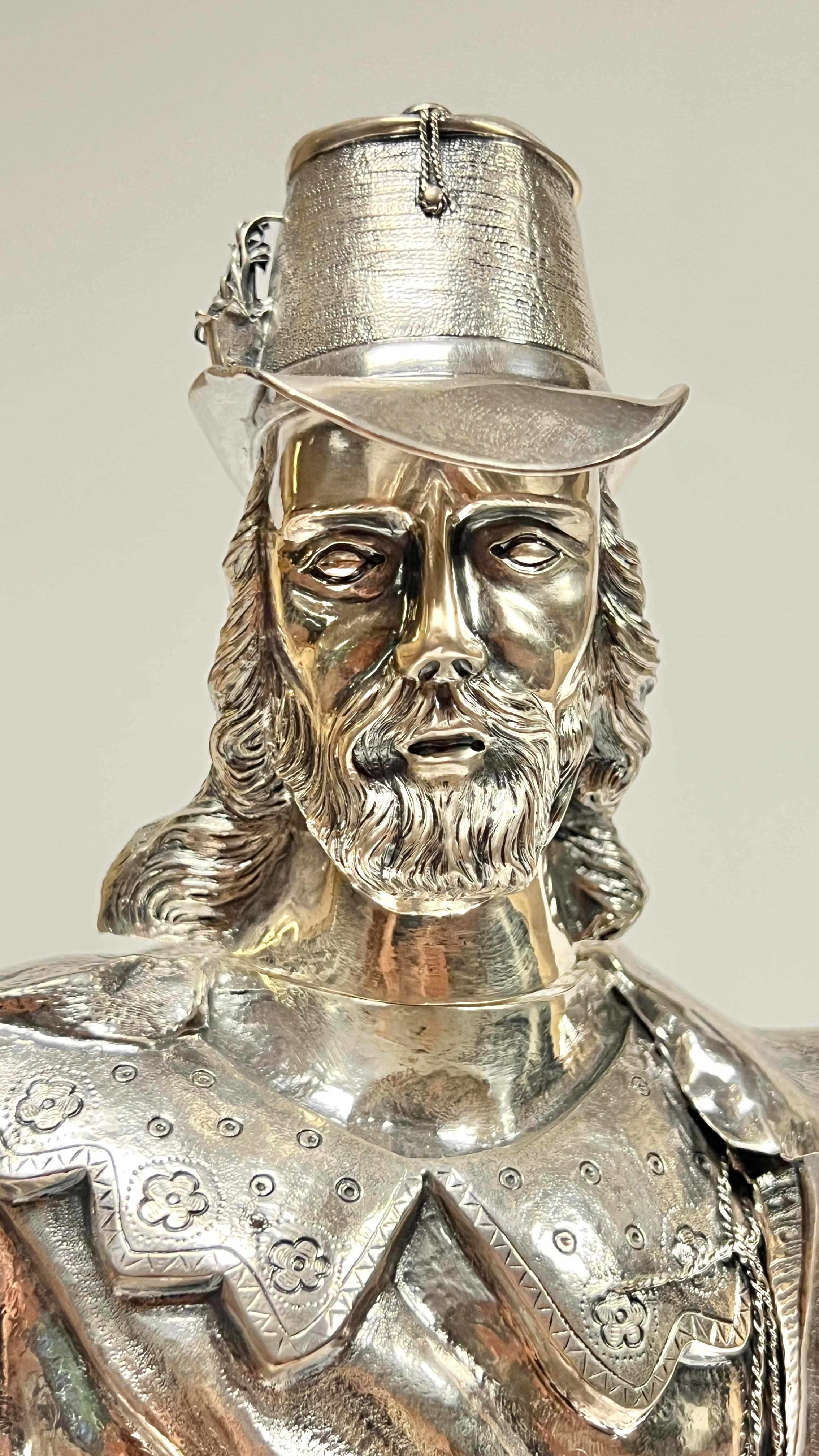 Grande scultura in argento raffigurante un cavaliere spagnolo in vendita 3