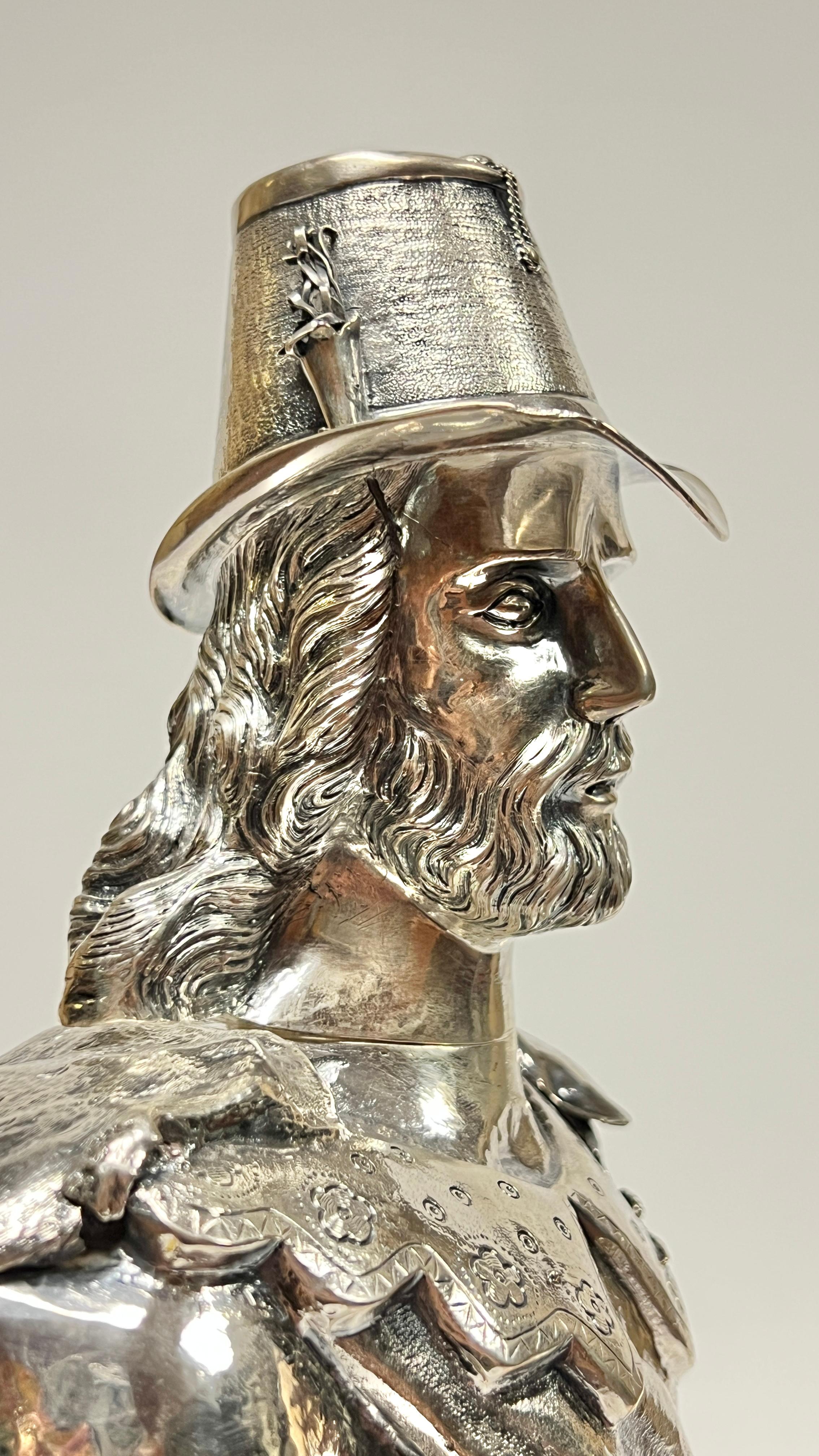 Grande scultura in argento raffigurante un cavaliere spagnolo in vendita 4