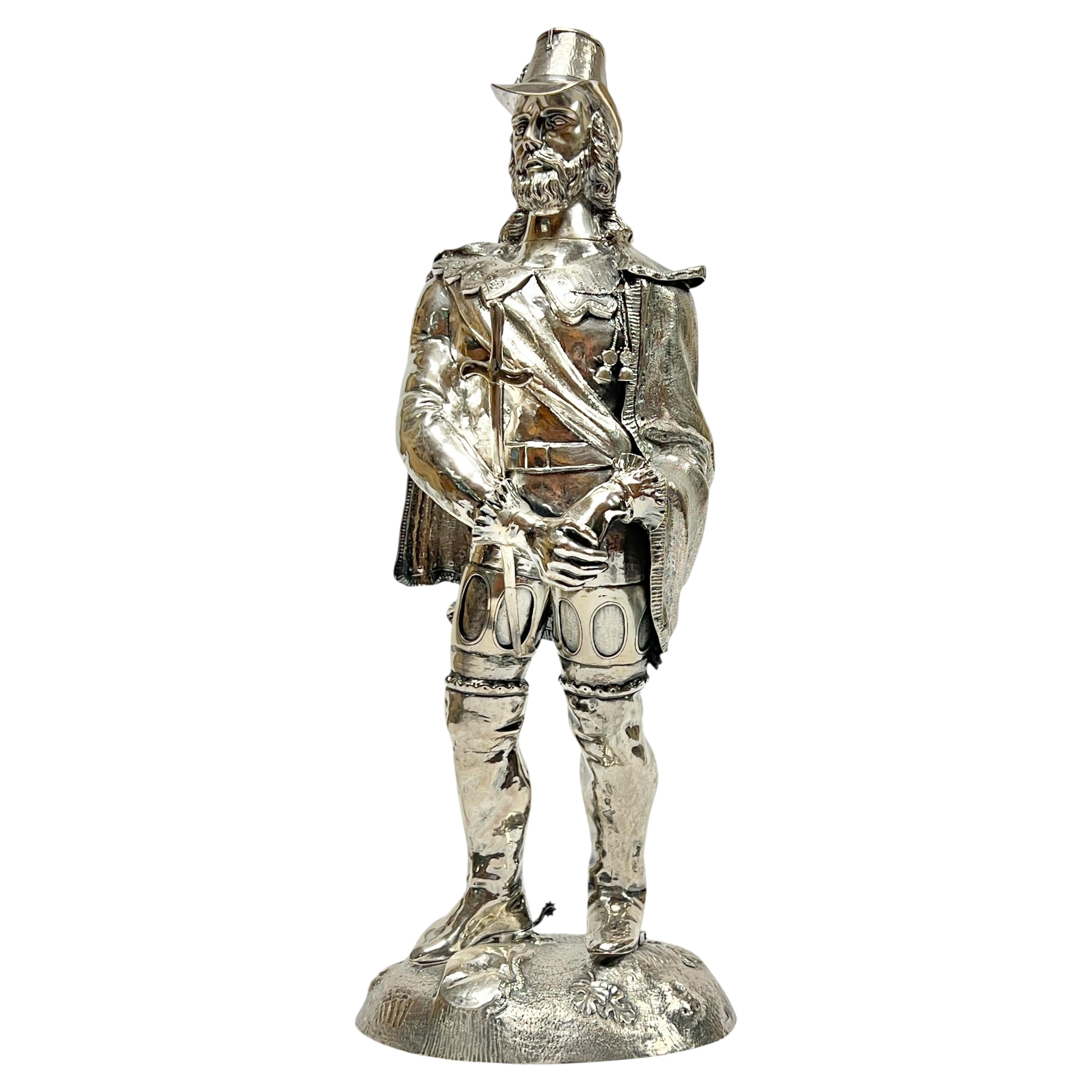 Grande scultura in argento raffigurante un cavaliere spagnolo in vendita