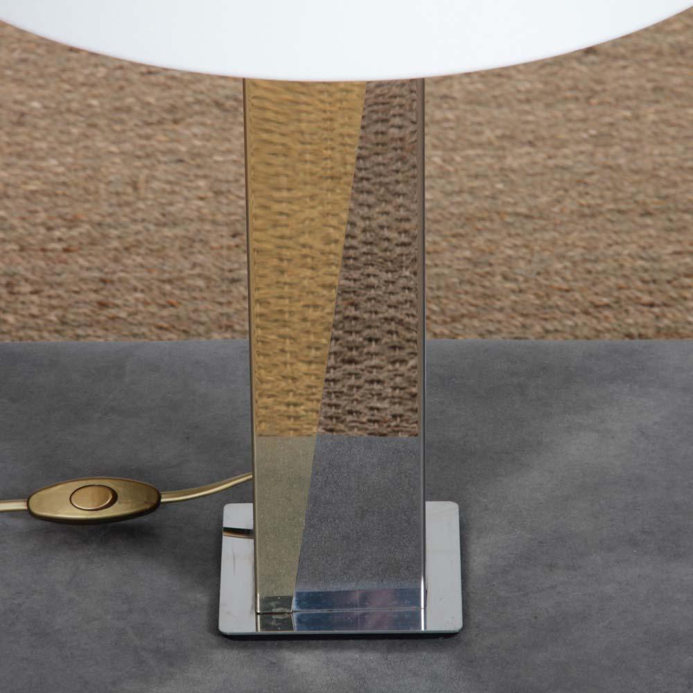 Métal Grande lampe de table en métal argenté, 1980 en vente