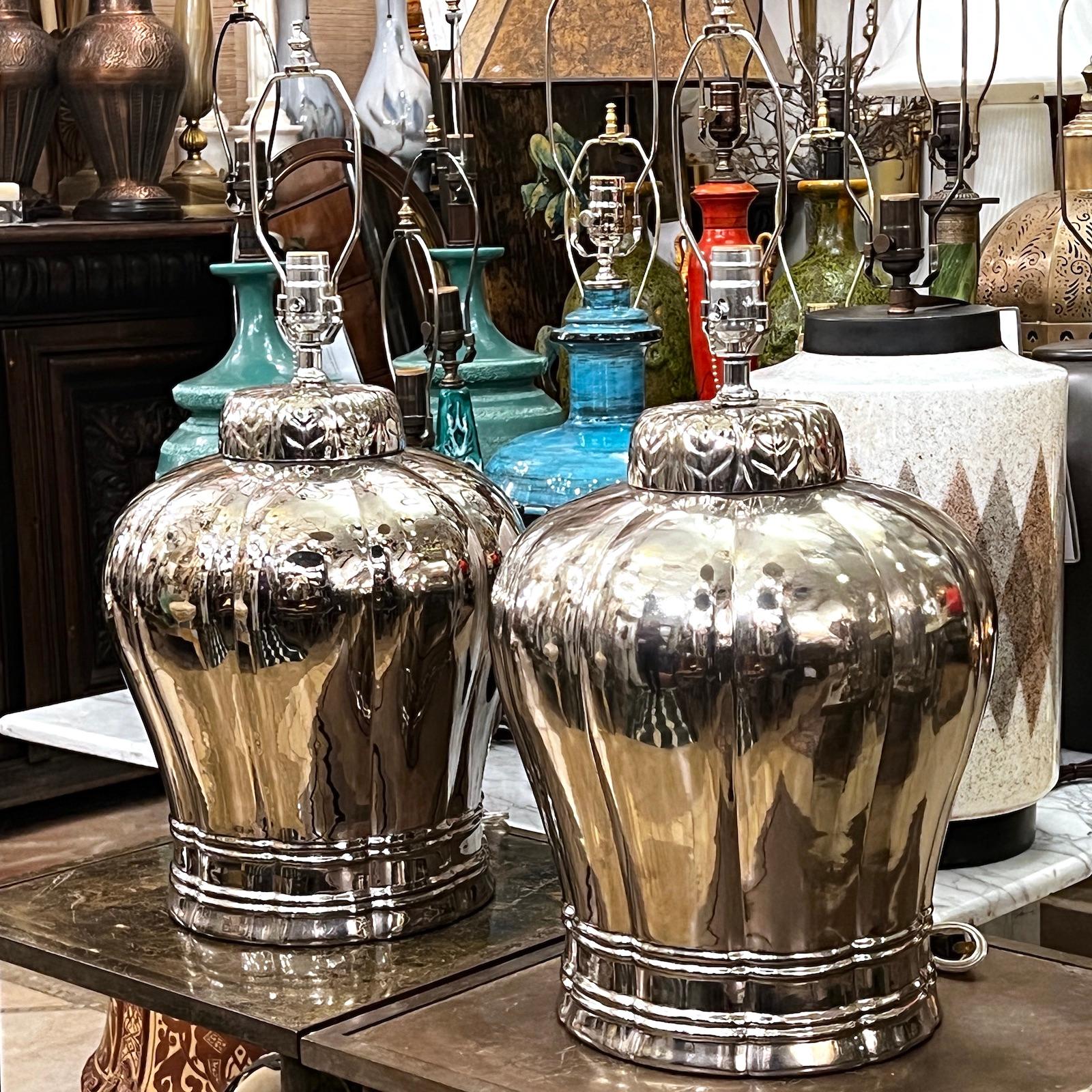 Große Porzellan-Tischlampen mit Silberglasur im Angebot 2