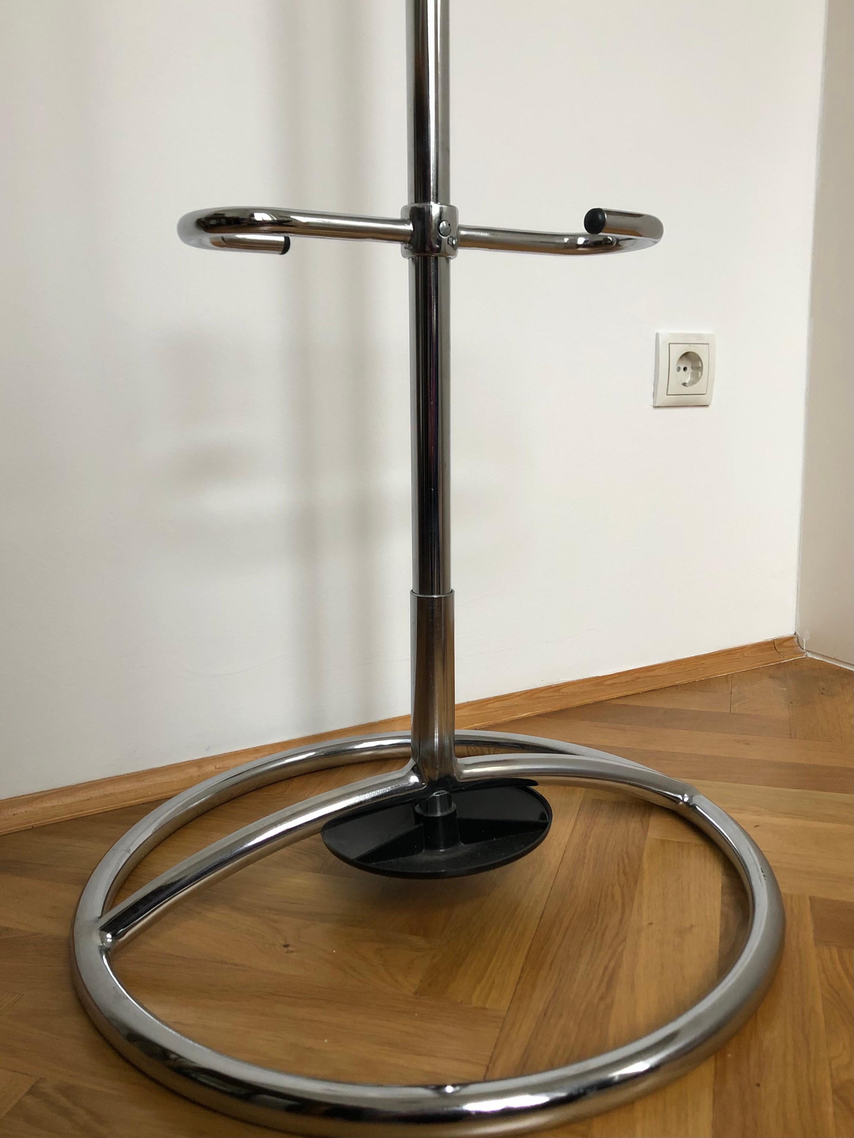 Bauhaus Large, Mid Century chromed clothes tree Thonet, design by Gottwald For Sale