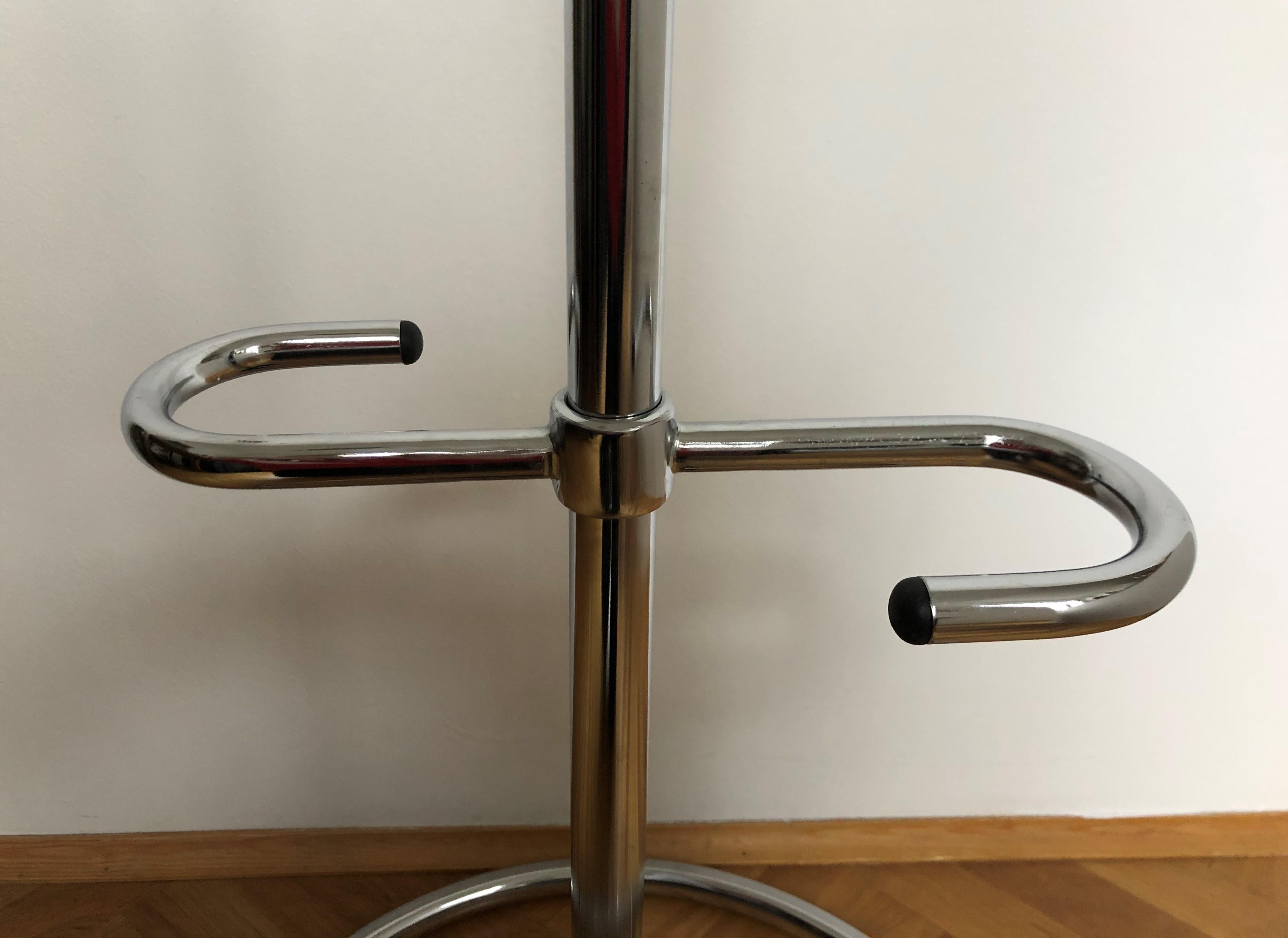 Large, Mid Century chromed clothes tree Thonet, design by Gottwald In Excellent Condition For Sale In Vienna, AT