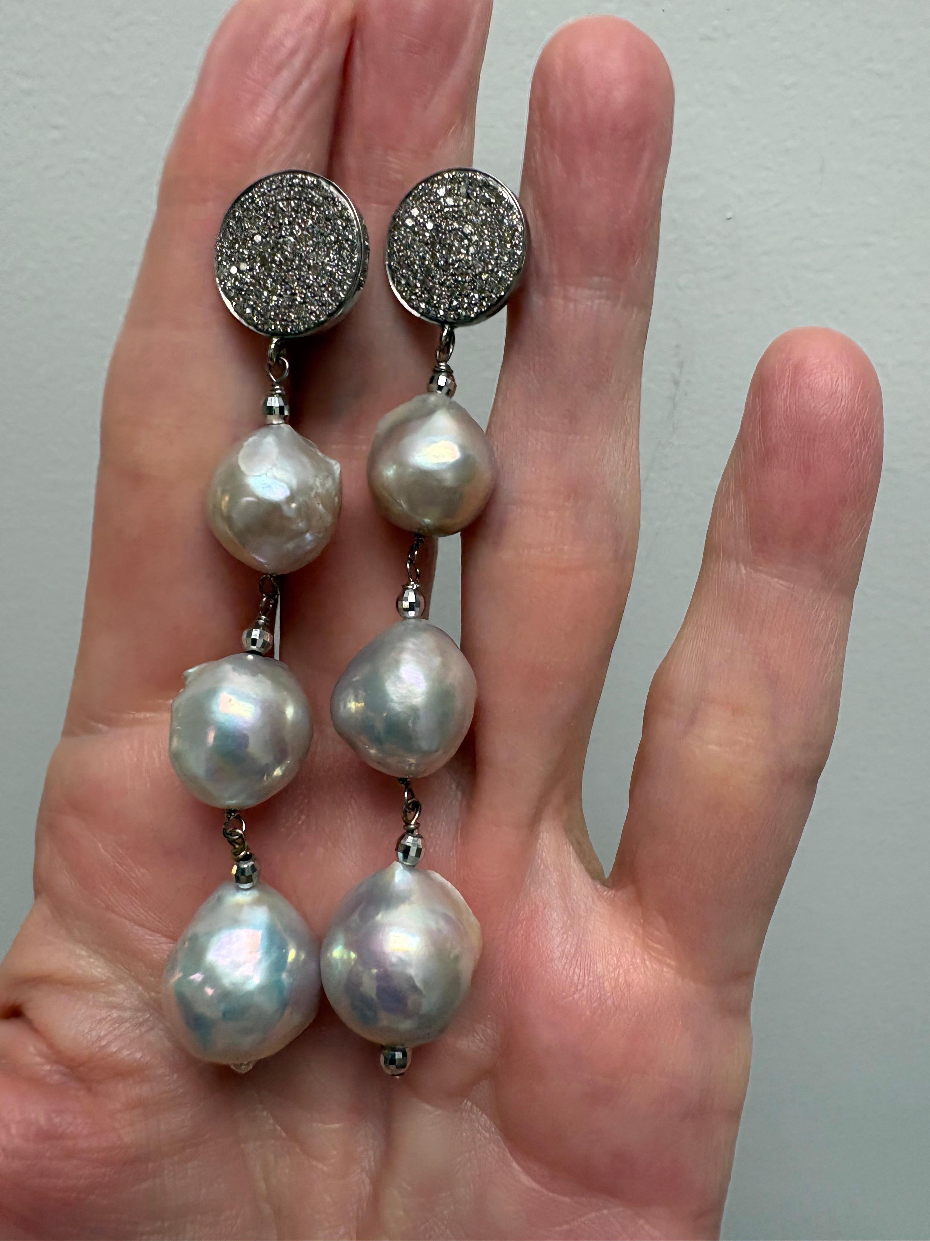 Orecchini Paradizia grandi in argento-grigio con perle d'acqua dolce in vendita 6