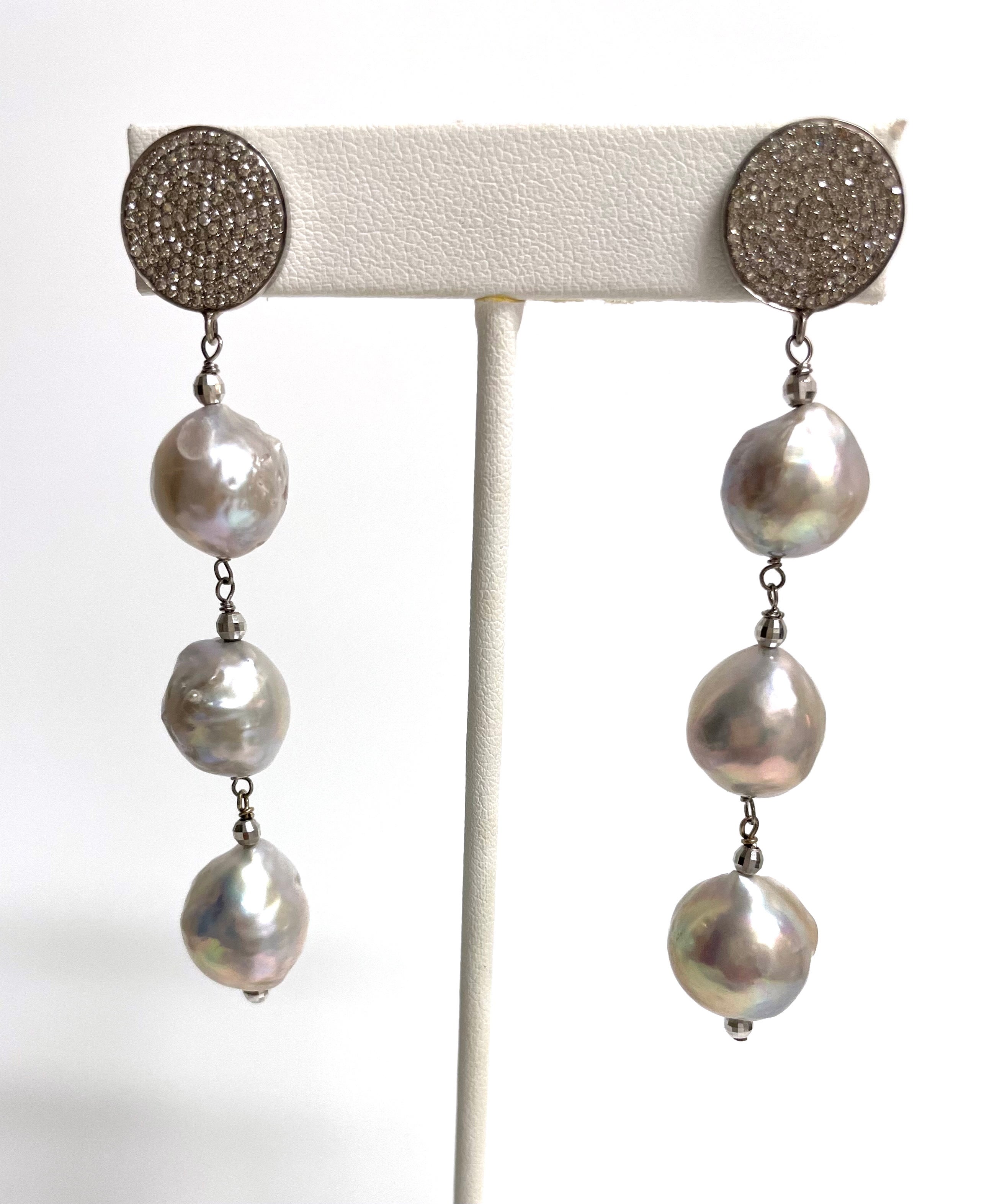 Description
Large silver-gray rare nucleated freshwater pearls accented with 14k white gold faceted balls with pave diamond stud earrings.
Item # E3240
Check out matching necklace, item# N3658, sold separately.

Materials and Weight
Freshwater