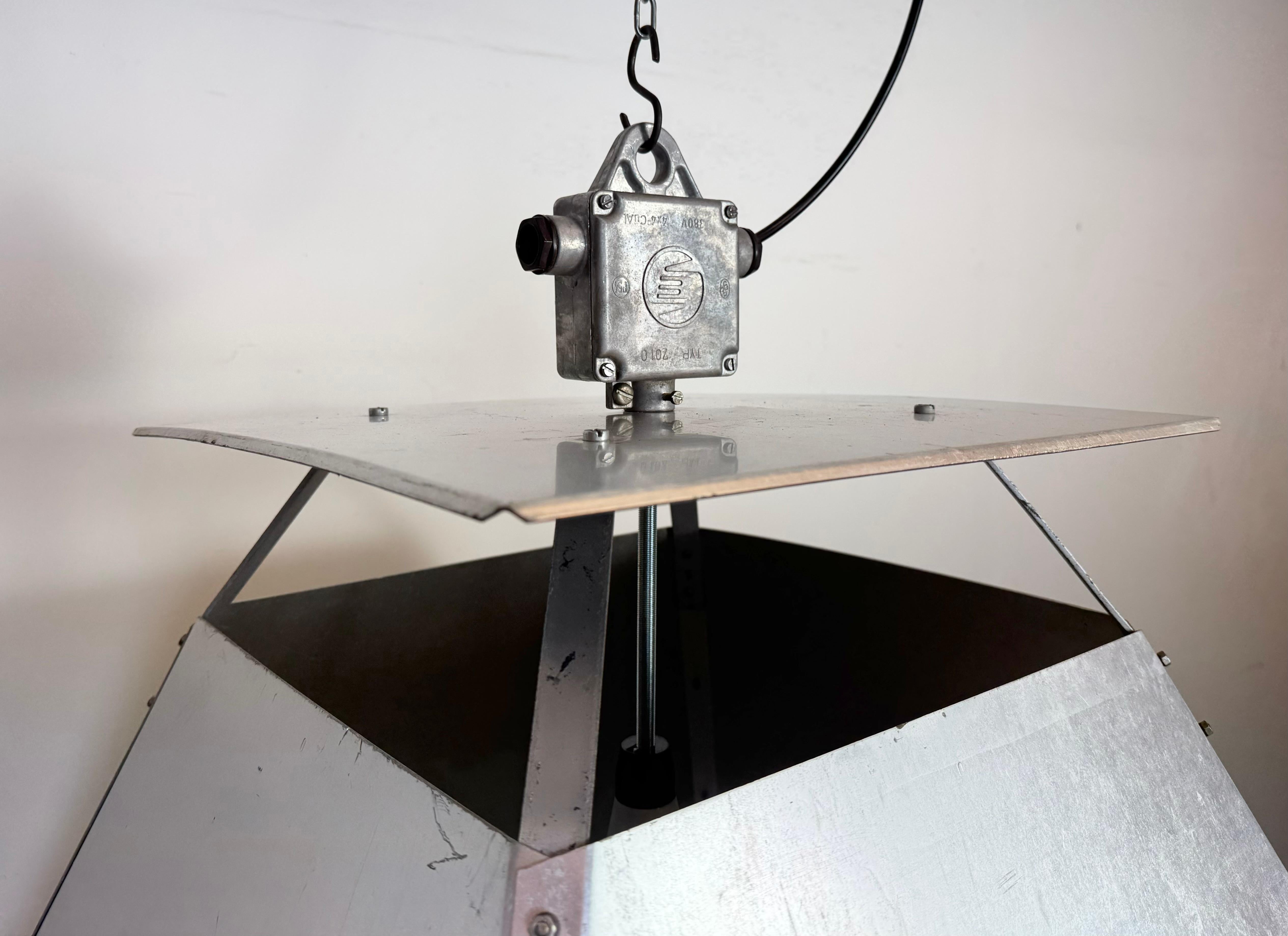 Grande lampada a sospensione industriale in argento di Elektrosvit, anni '70 in vendita 5