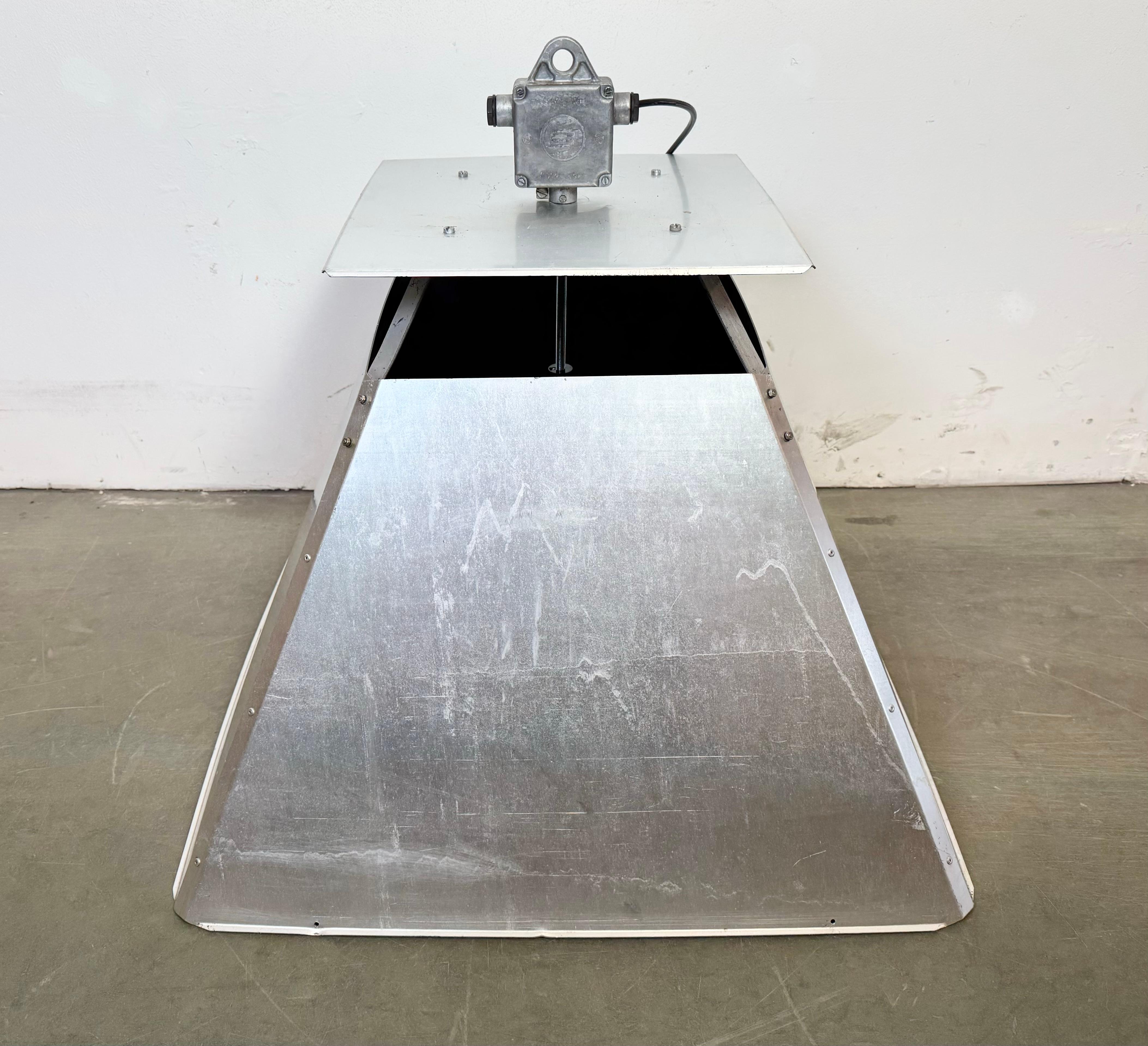 Grande lampada a sospensione industriale in argento di Elektrosvit, anni '70 in vendita 8