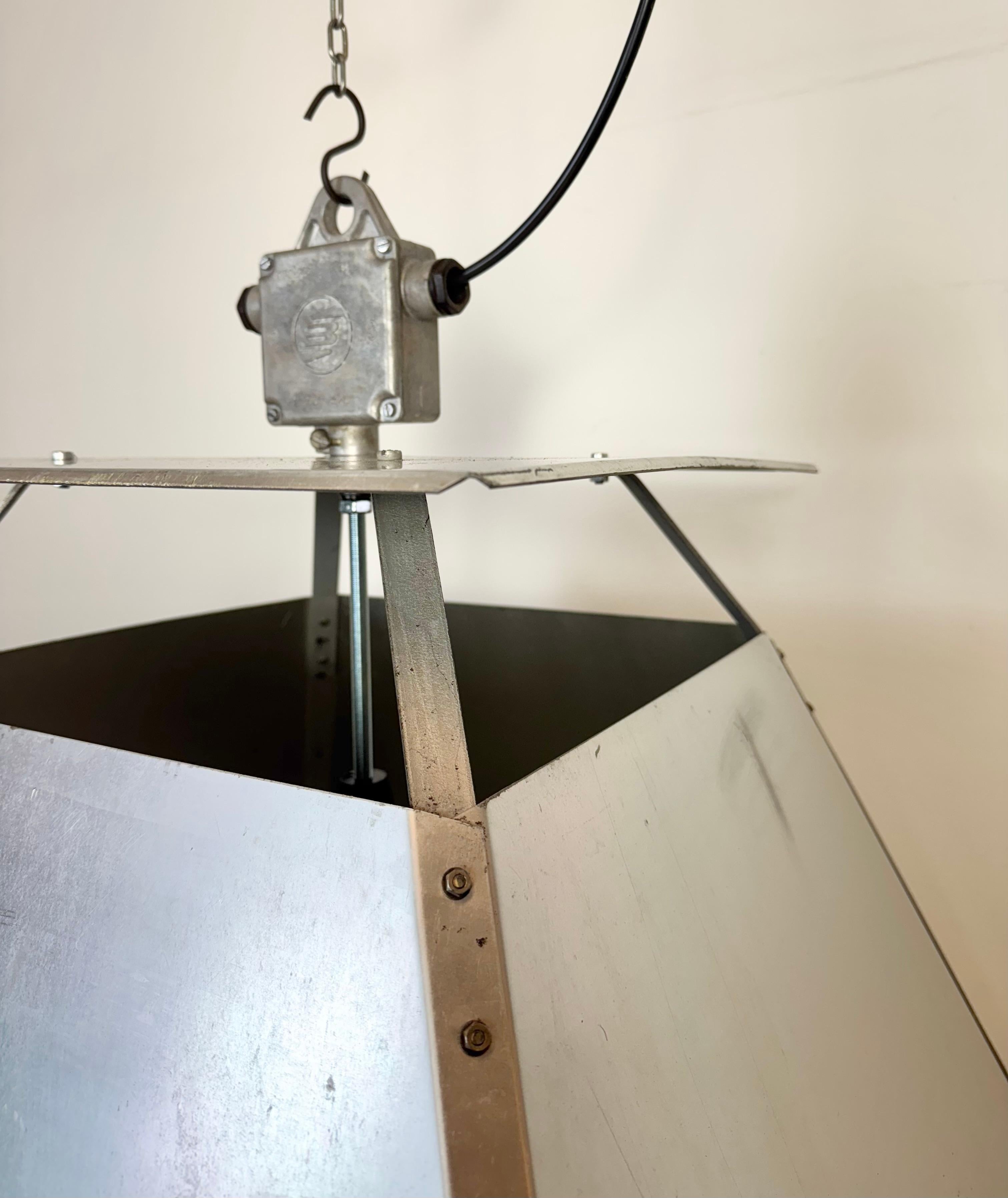 Grande lampada a sospensione industriale in argento di Elektrosvit, anni '70 in vendita 9