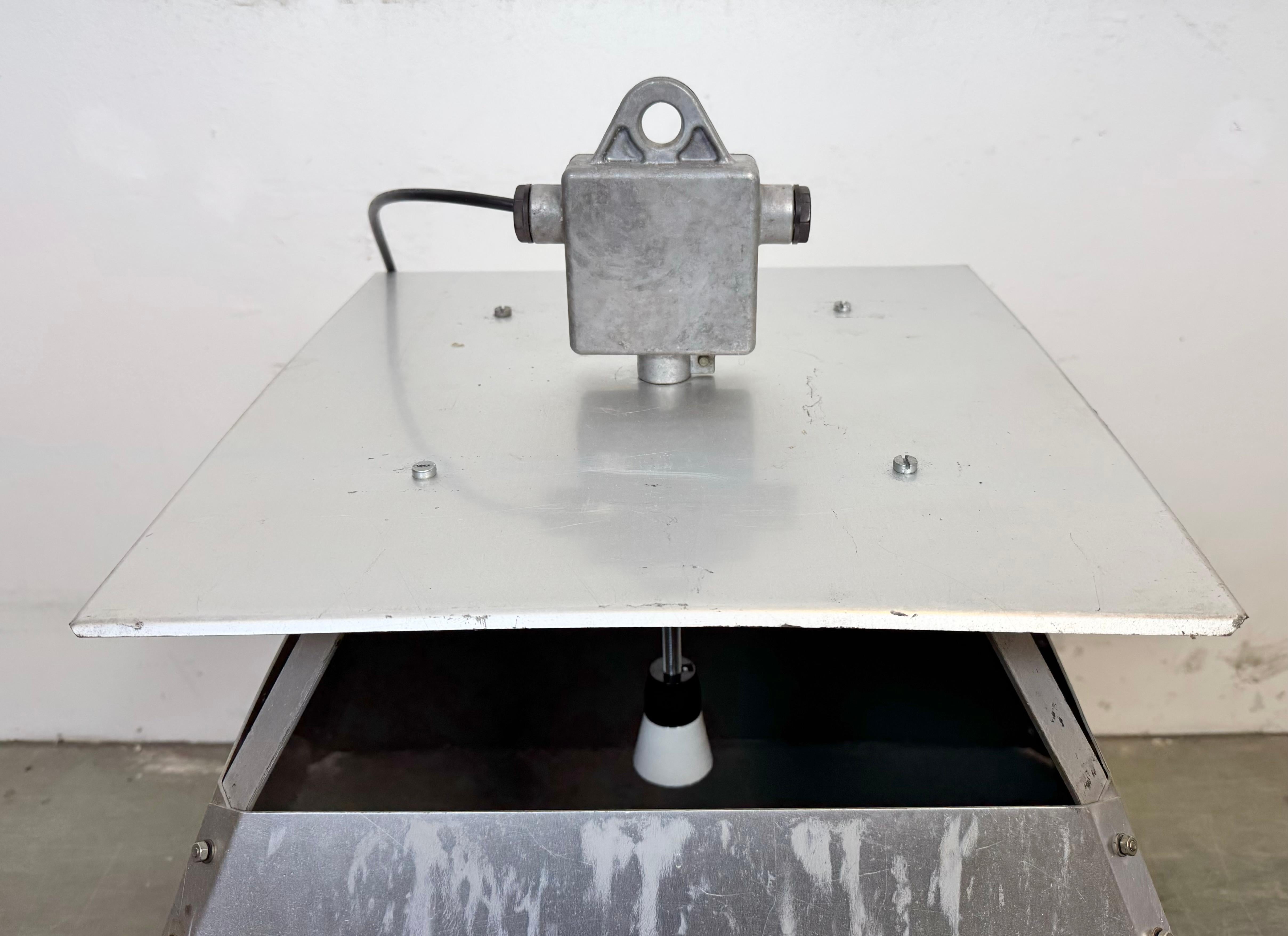 Grande lampada a sospensione industriale in argento di Elektrosvit, anni '70 in vendita 10