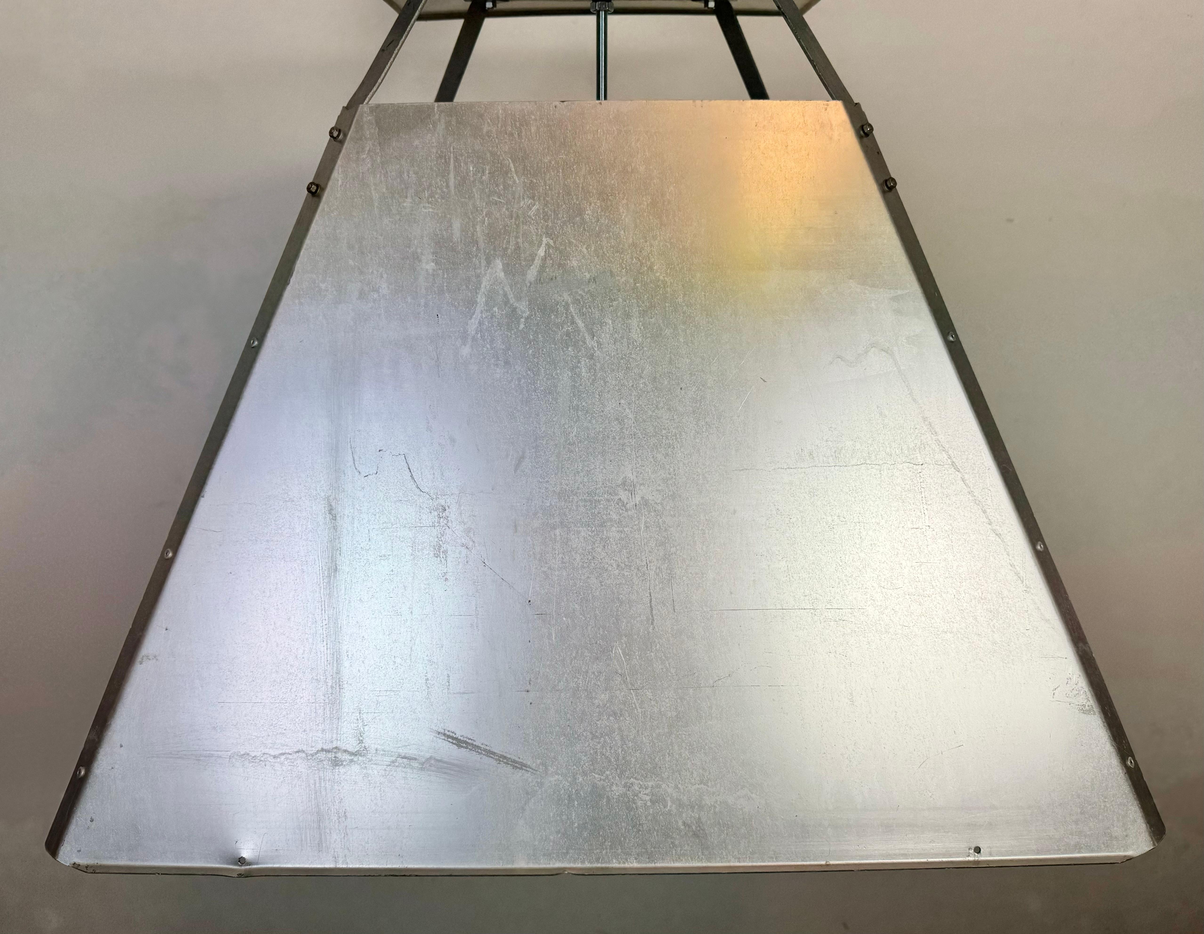 Ceco Grande lampada a sospensione industriale in argento di Elektrosvit, anni '70 in vendita