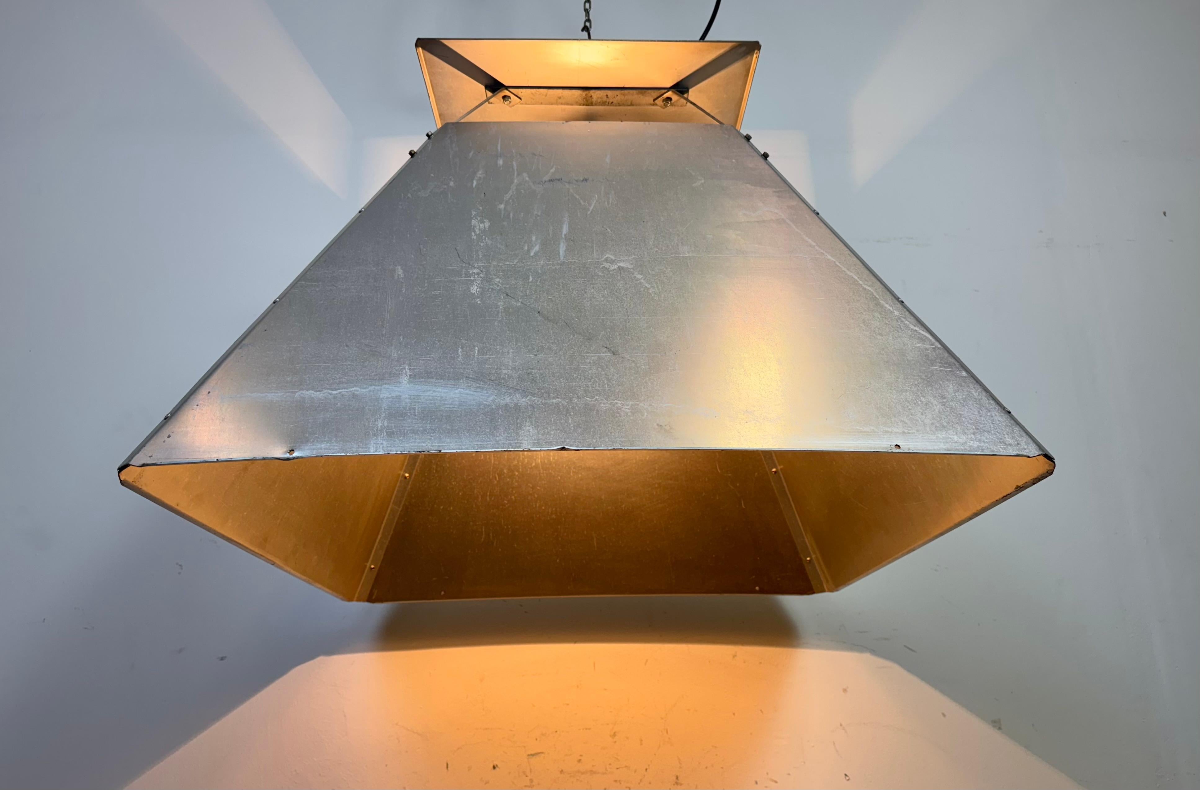Grande lampada a sospensione industriale in argento di Elektrosvit, anni '70 in vendita 2