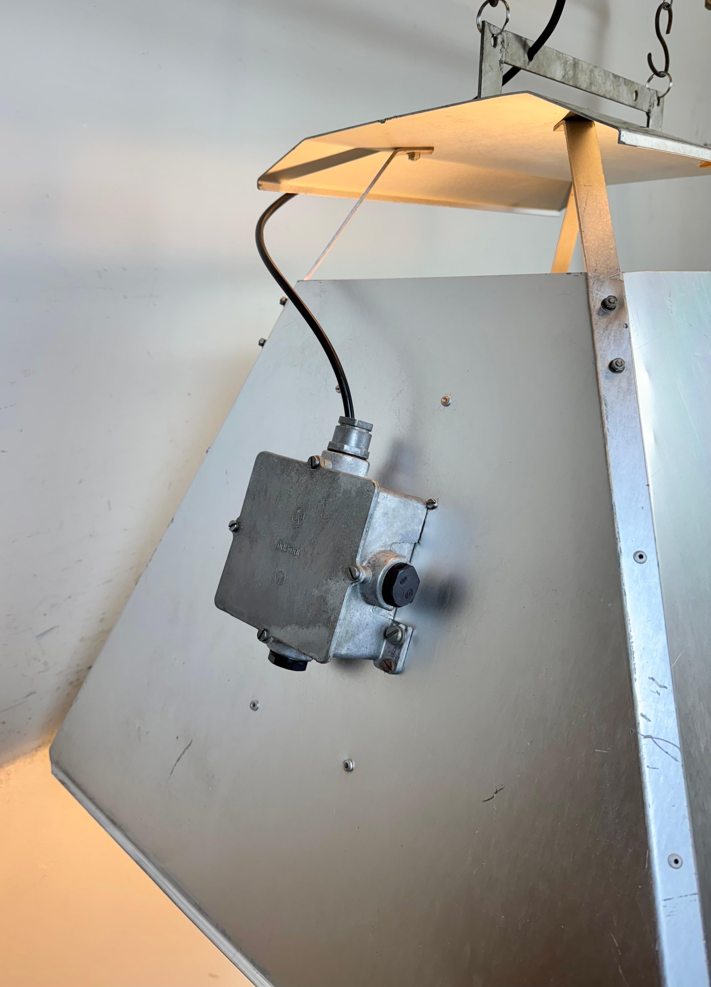 Grande lampada a sospensione industriale in argento di Elektrosvit, anni '70 in vendita 7