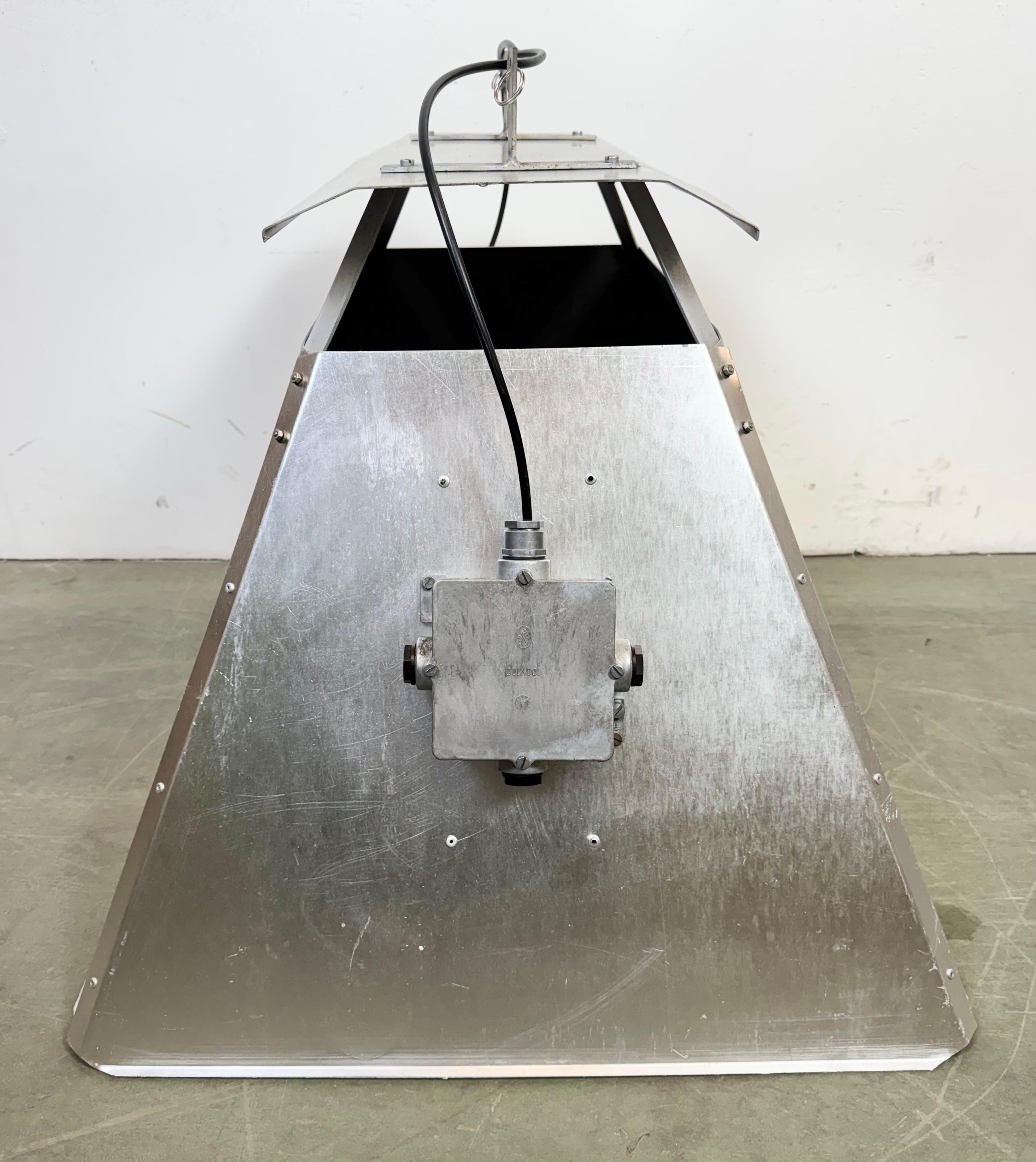 Grande lampada a sospensione industriale in argento di Elektrosvit, anni '70 in vendita 11