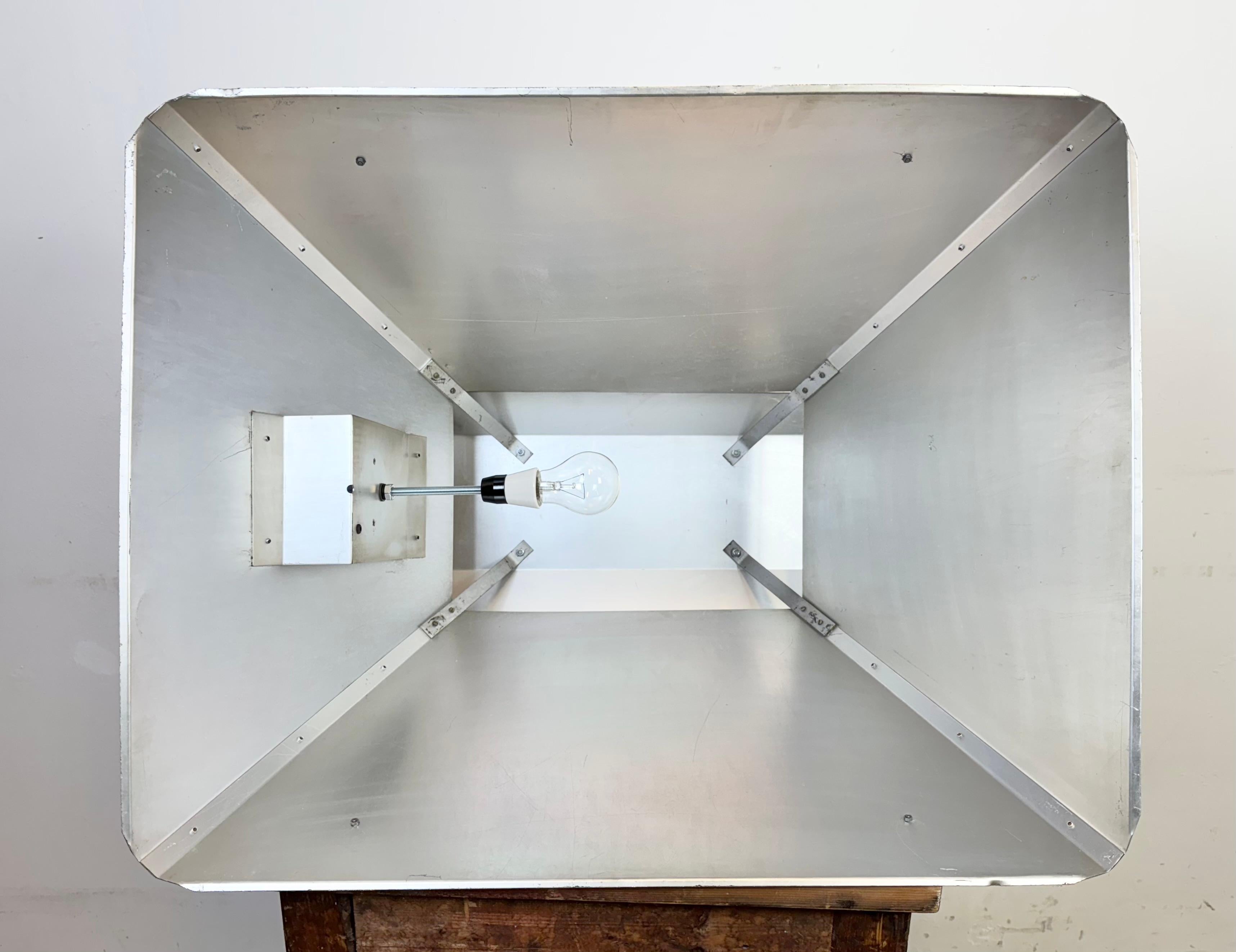 Grande lampada a sospensione industriale in argento di Elektrosvit, anni '70 in vendita 12