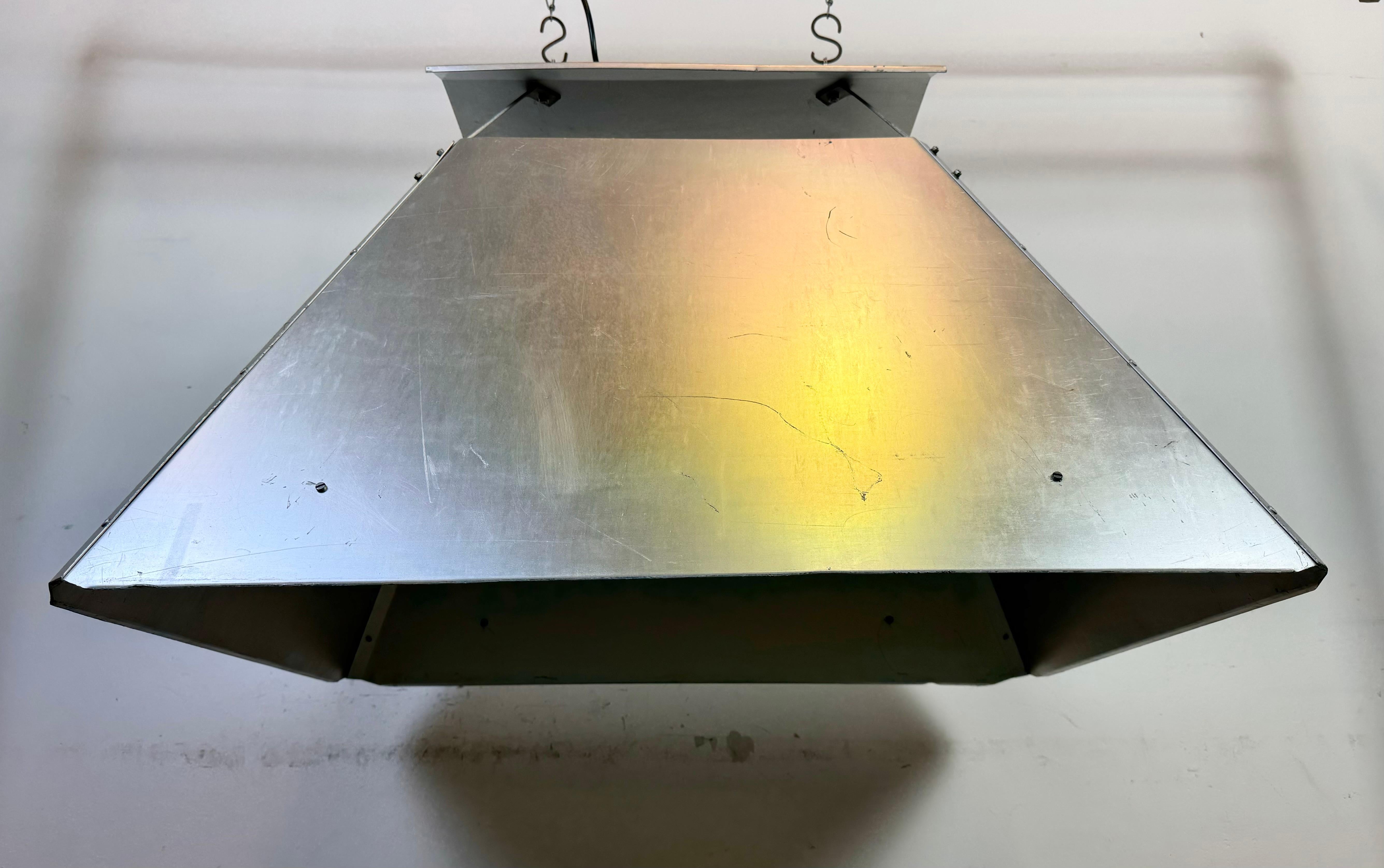 Grande lampada a sospensione industriale in argento di Elektrosvit, anni '70 in vendita 2