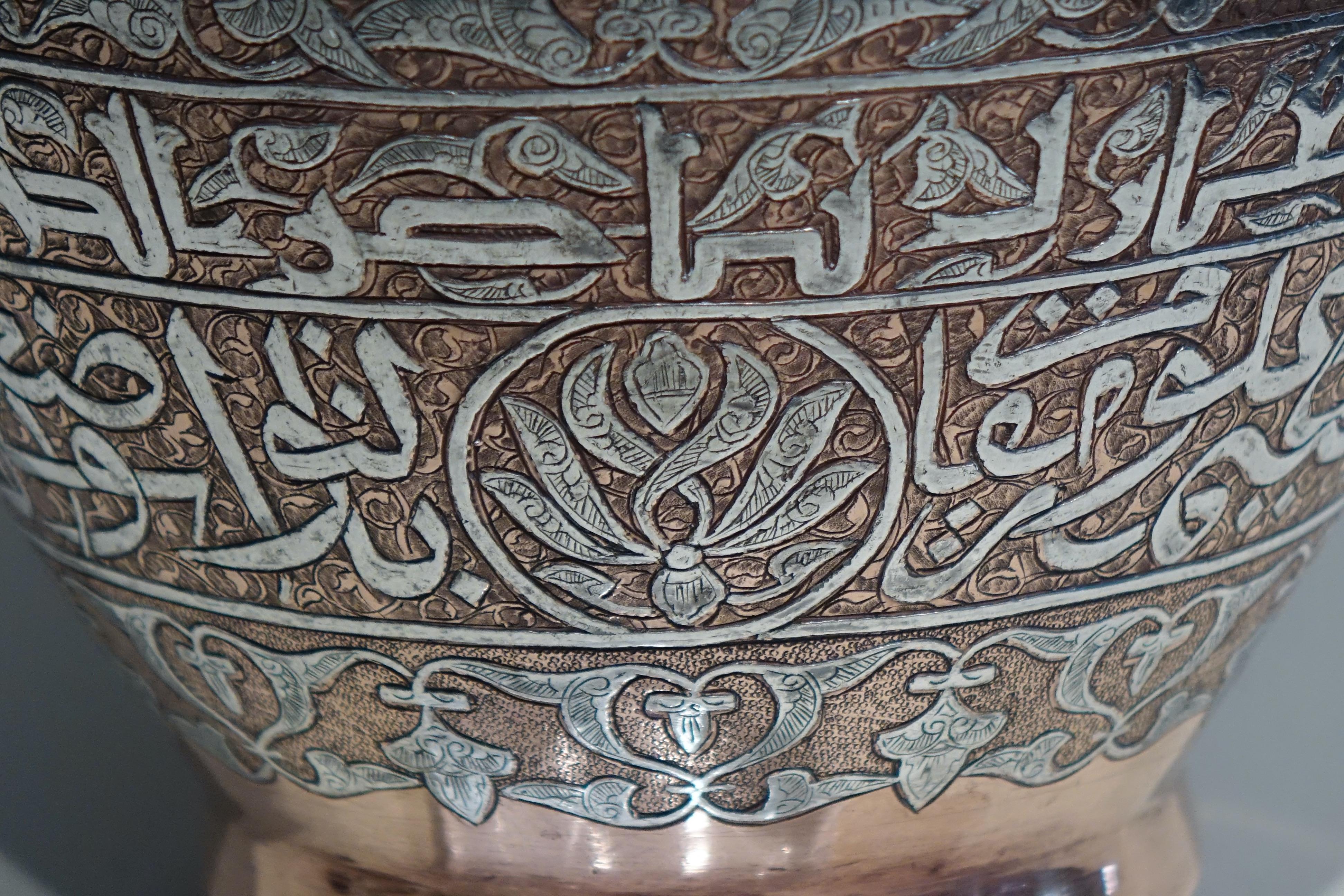 Grande vaso in argento intarsiato in rame, Siria o Egitto, circa 1900. in vendita 3