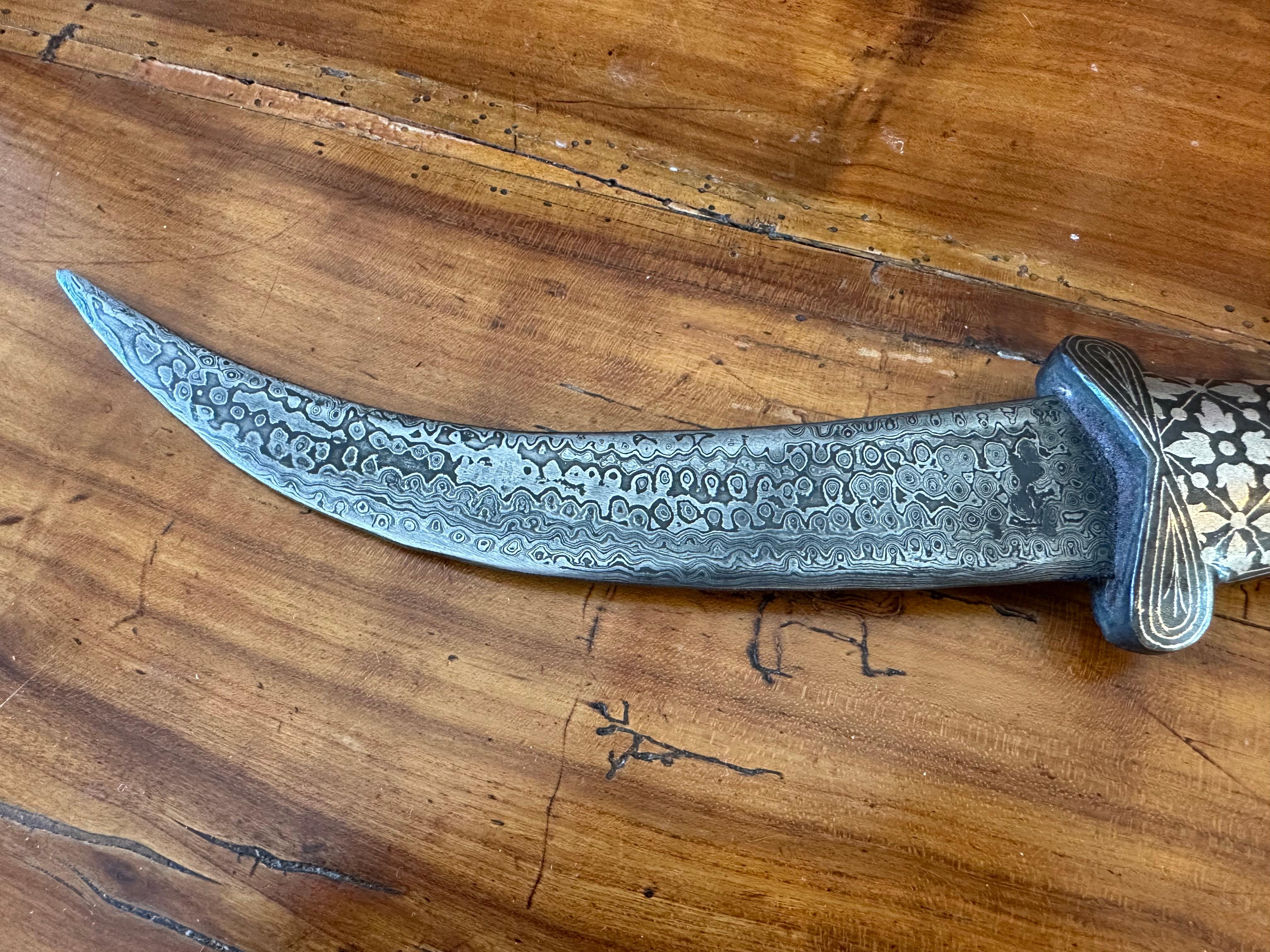 Large Silver “Jambiya” or Curved Dagger With Its Sheath In Good Condition For Sale In Middleburg, VA