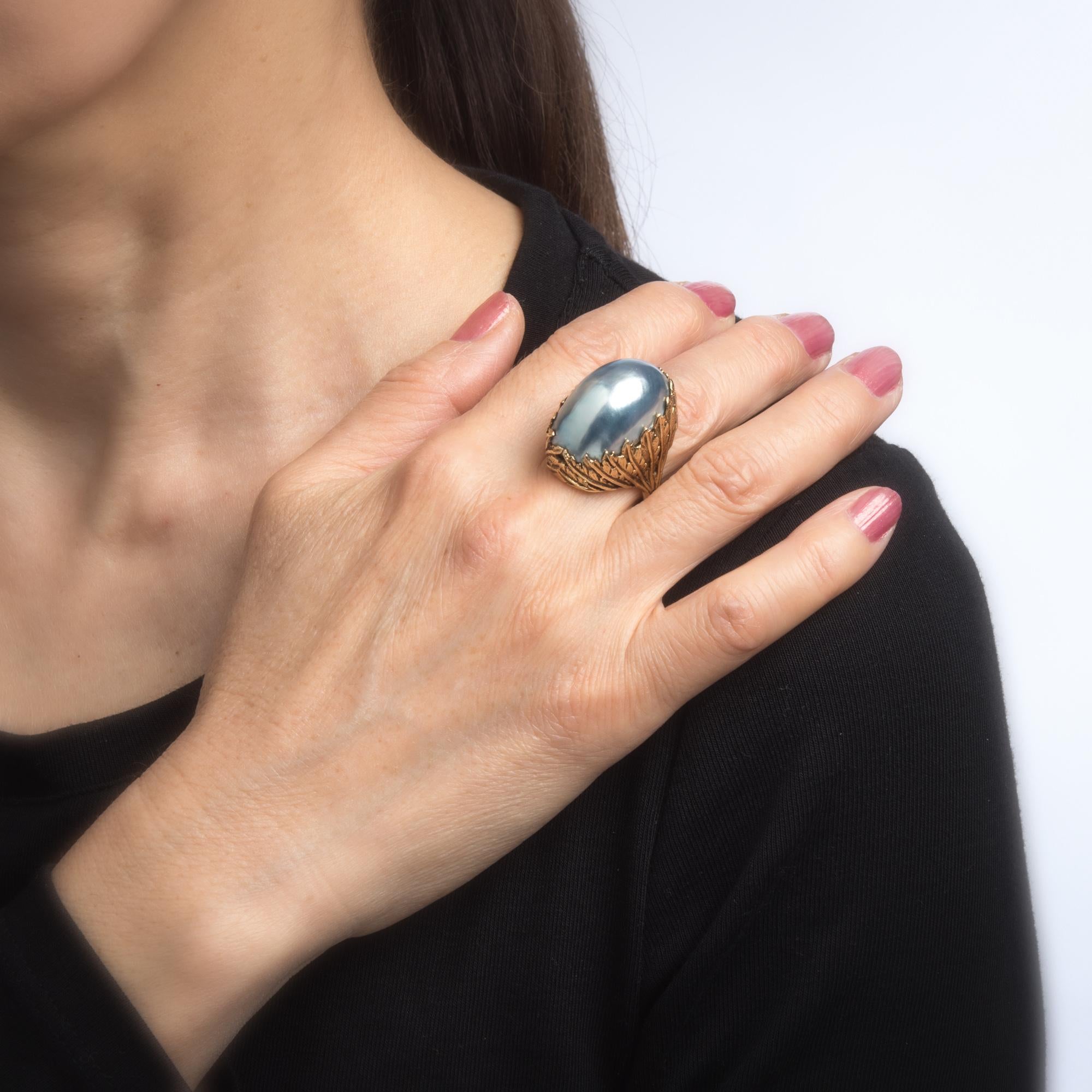 Large Silver Mabe Pearl Ring Vintage 14 karat Gold Leaf Mount Estate Jewelry In Excellent Condition In Torrance, CA