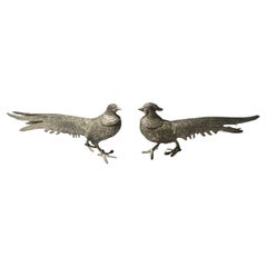 Grand stand de paon en argent,  Paire d'objets décoratifs de décoration d'intérieur anciens avec oiseau