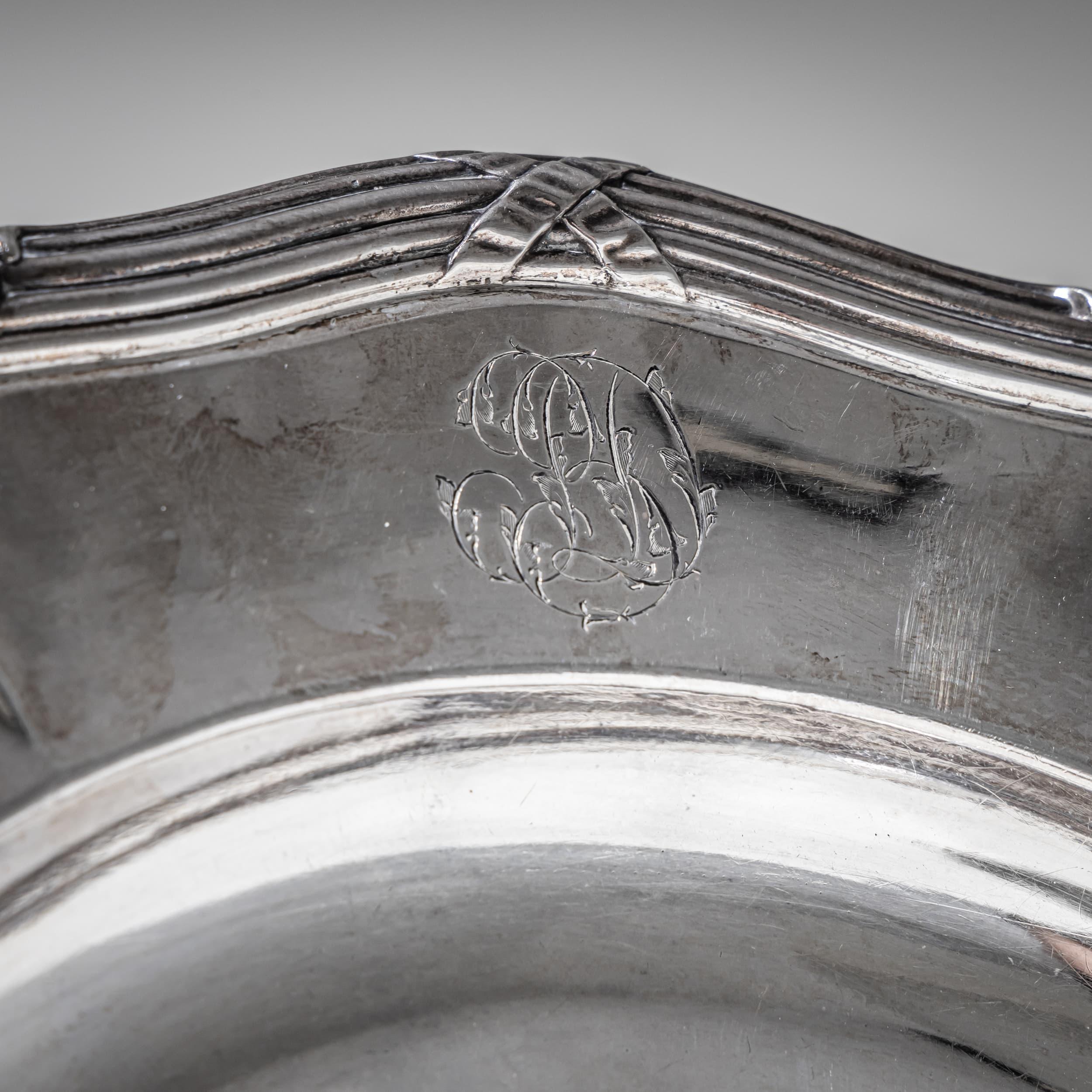 Néoclassique Grand plat en argent d'Odiot, Paris, seconde moitié du XIXe siècle en vente