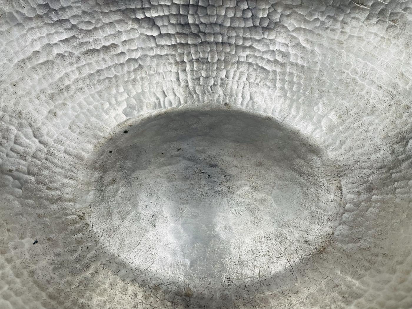 Große versilberte Schale mit Froschgriffen von Emilia Castillo, Mexiko, 21. Jahrhundert im Angebot 7