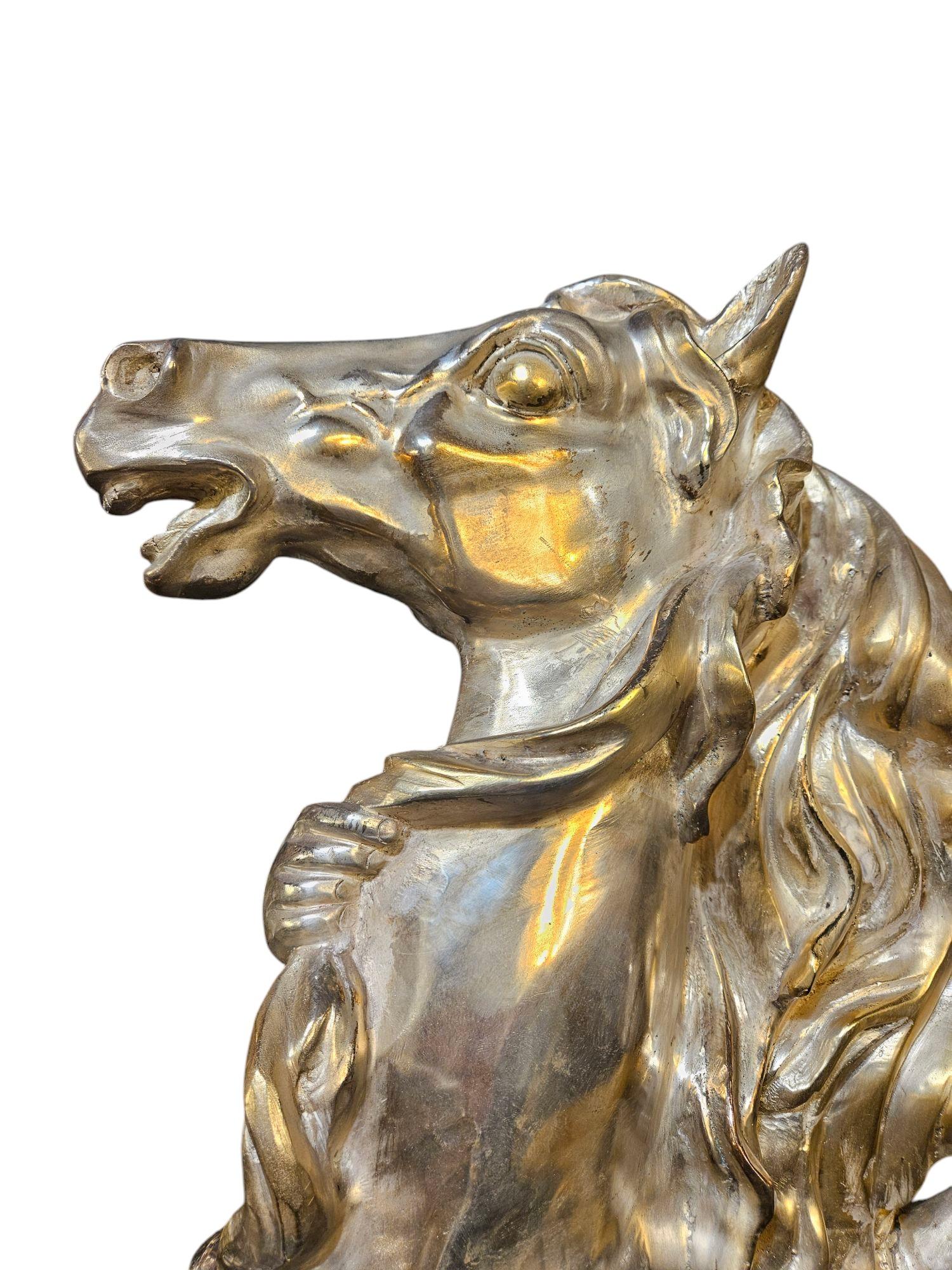 Caballo alado Pegaso grande de bronce plateado Griego clásico en venta