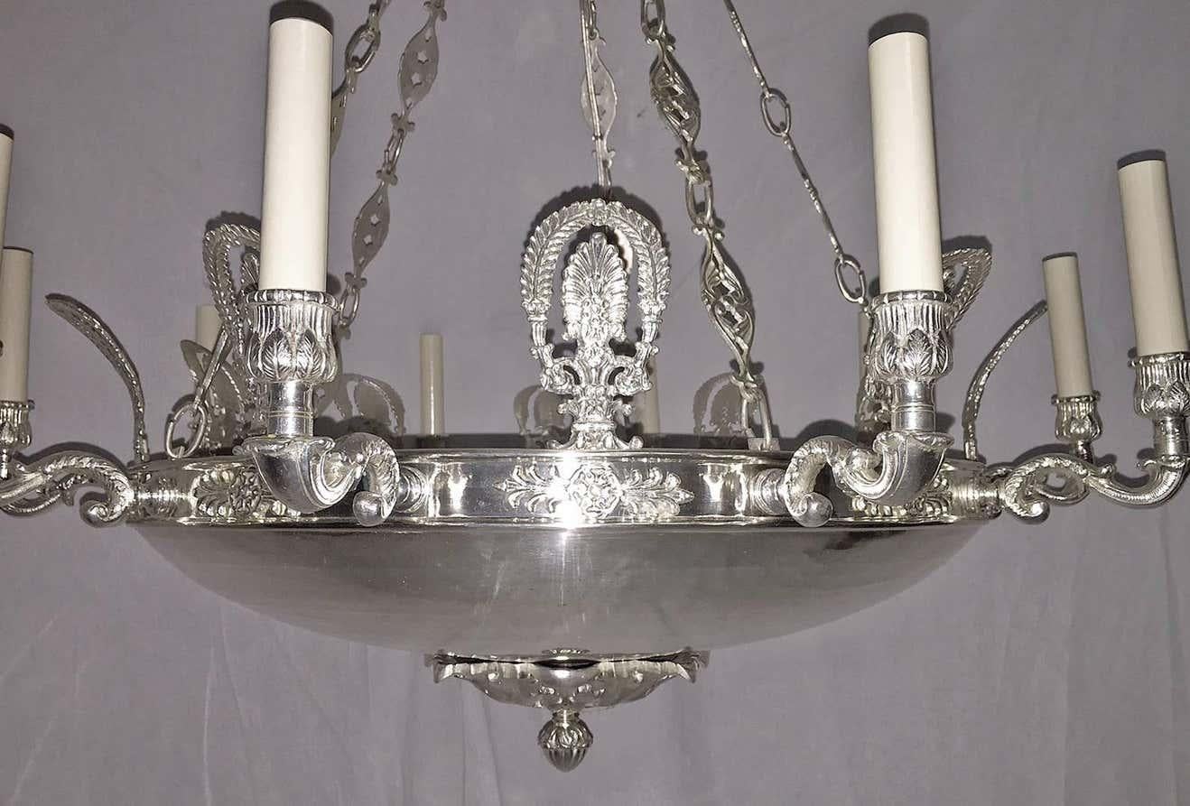 Grande lampadario placcato argento In condizioni buone in vendita a New York, NY