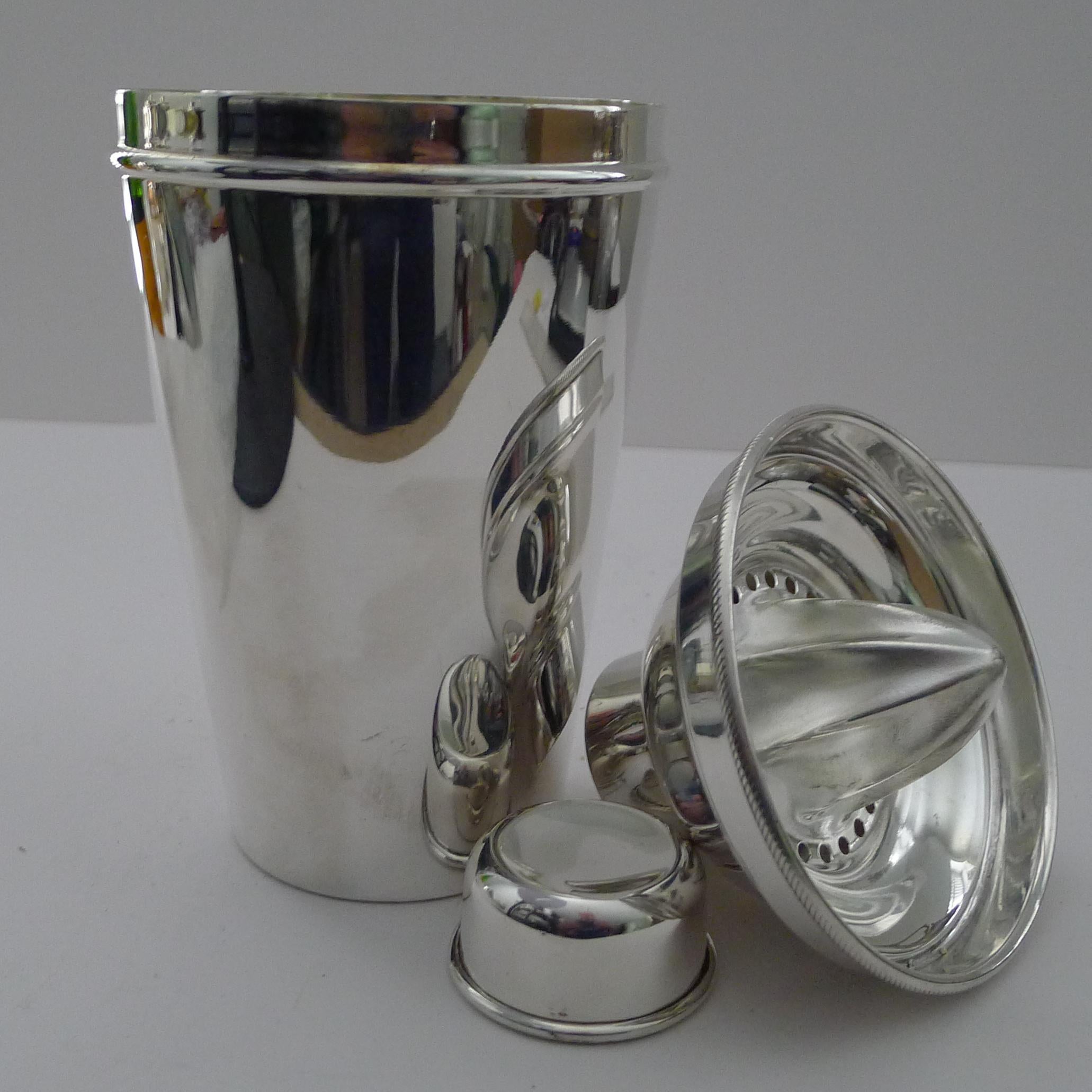 Large Silver Plated Cocktail Shaker With Integral Lemon Squeezer For Sale 4