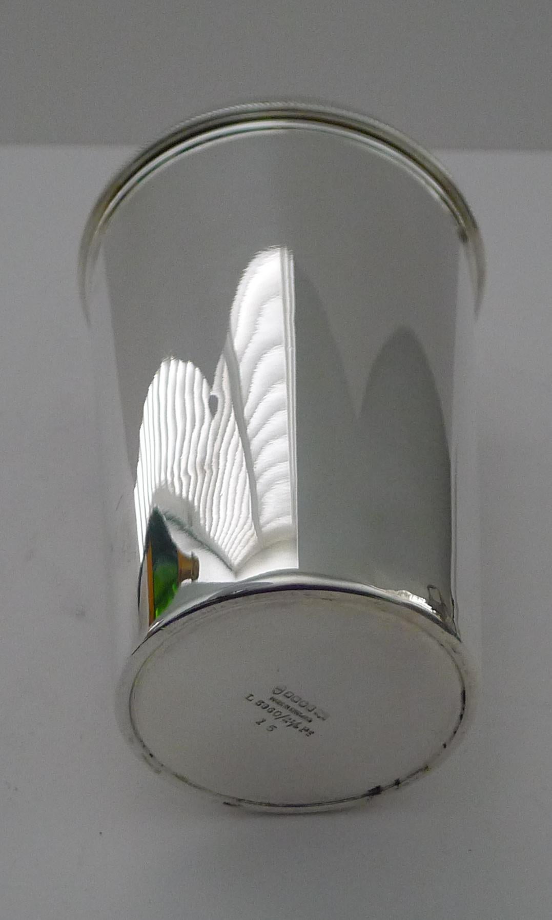 Large Silver Plated Cocktail Shaker With Integral Lemon Squeezer In Good Condition For Sale In Bath, GB
