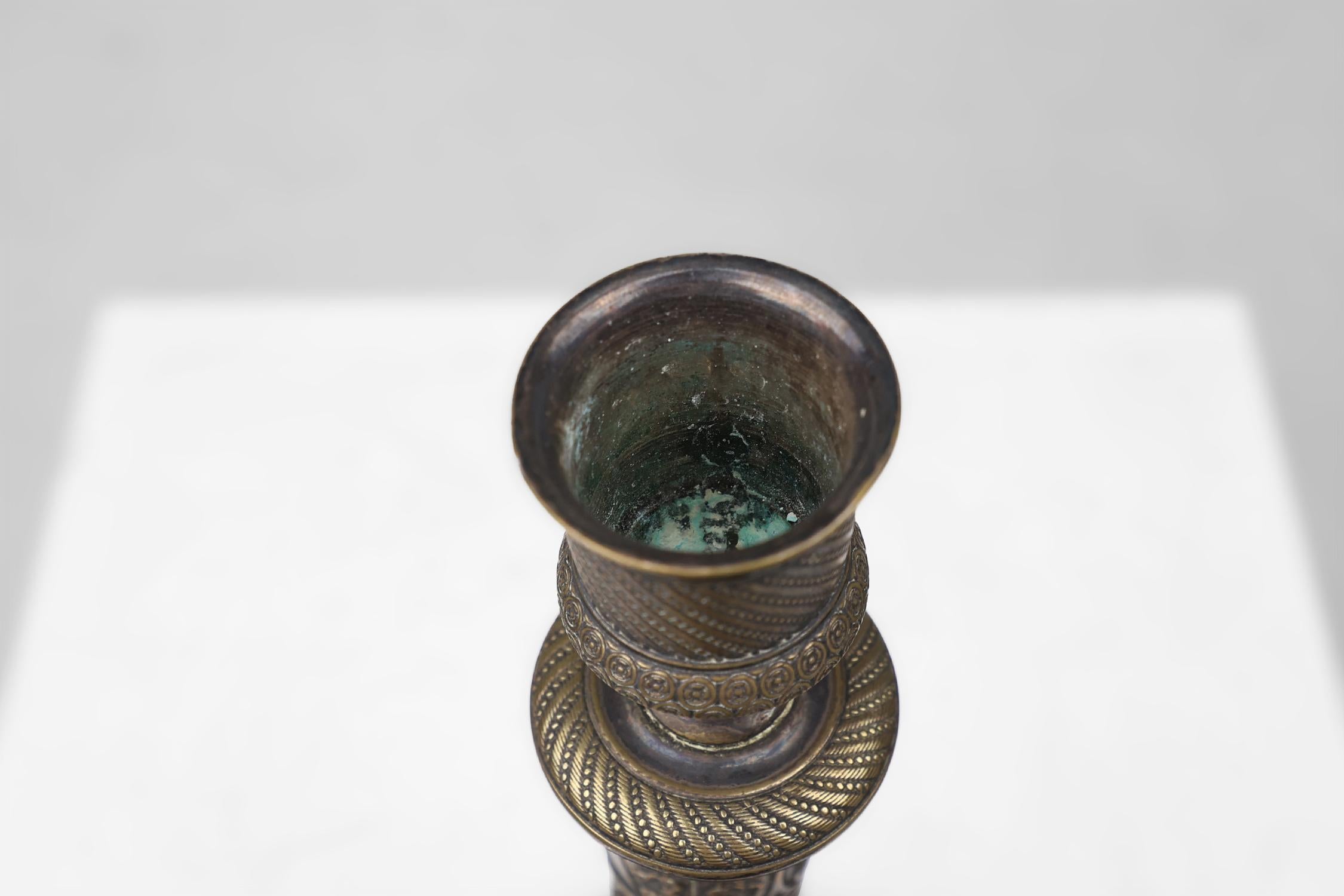 Grande candeliere in rame argentato, Francia ca. 1900 In condizioni buone in vendita a Meulebeke, BE
