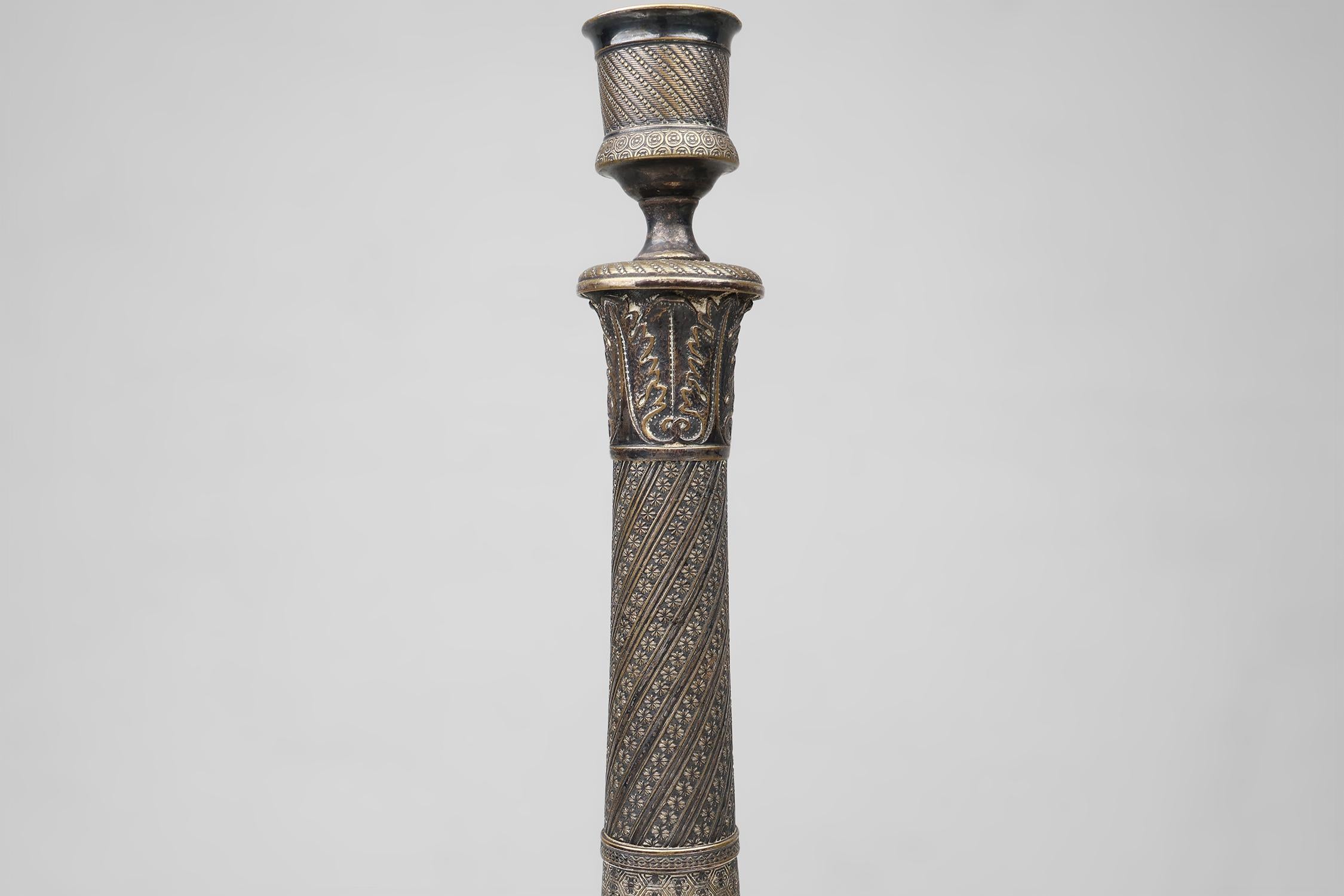 Inizio XX secolo Grande candeliere in rame argentato, Francia ca. 1900 in vendita