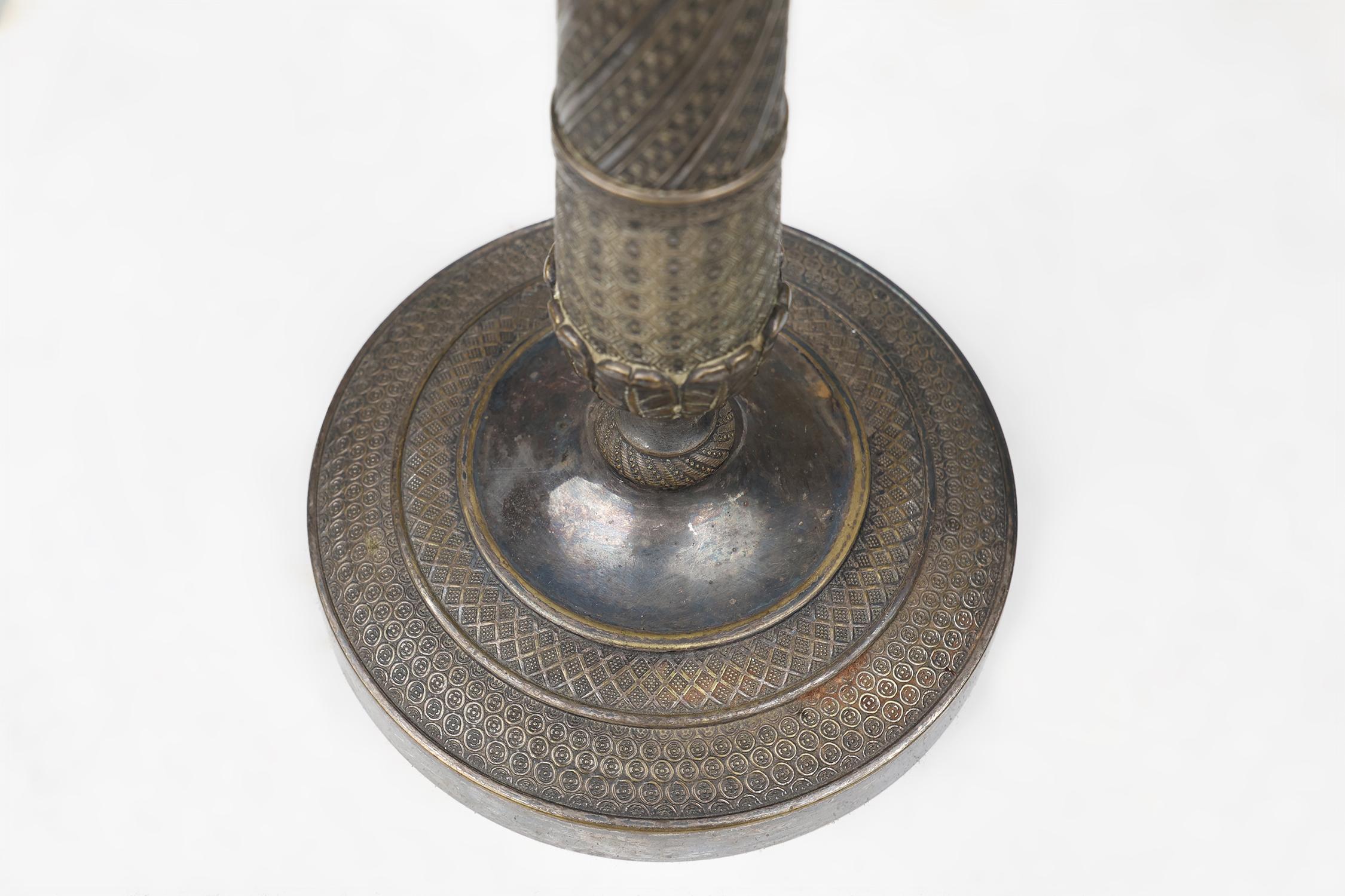 Grande candeliere in rame argentato, Francia ca. 1900 in vendita 1