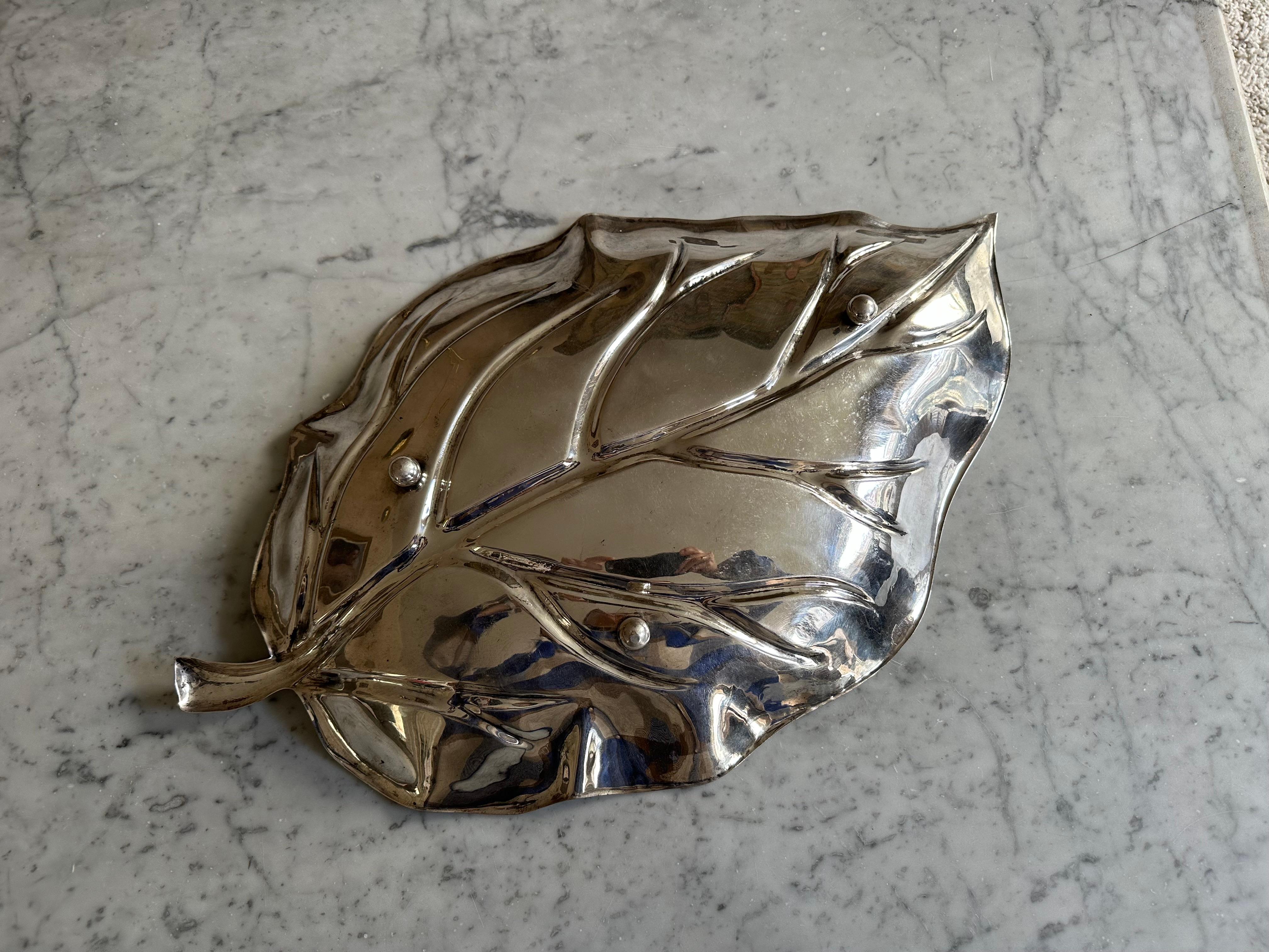 Grand bol en forme de feuille en métal argenté de Valenti, 1970 en vente 3
