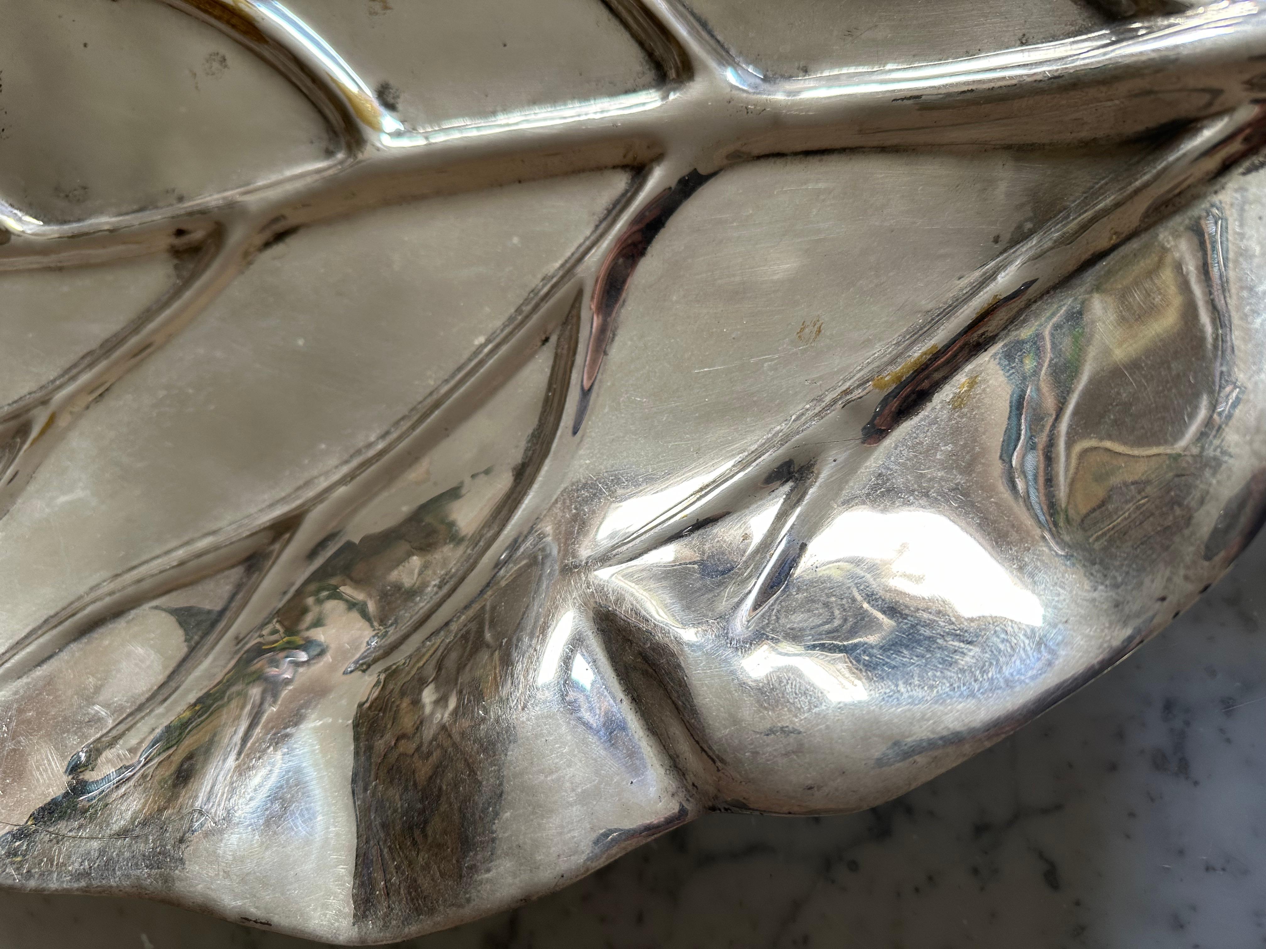 Fin du 20e siècle Grand bol en forme de feuille en métal argenté de Valenti, 1970 en vente
