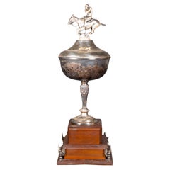 Grand trophée de polo en métal argenté, vers 1920-1950