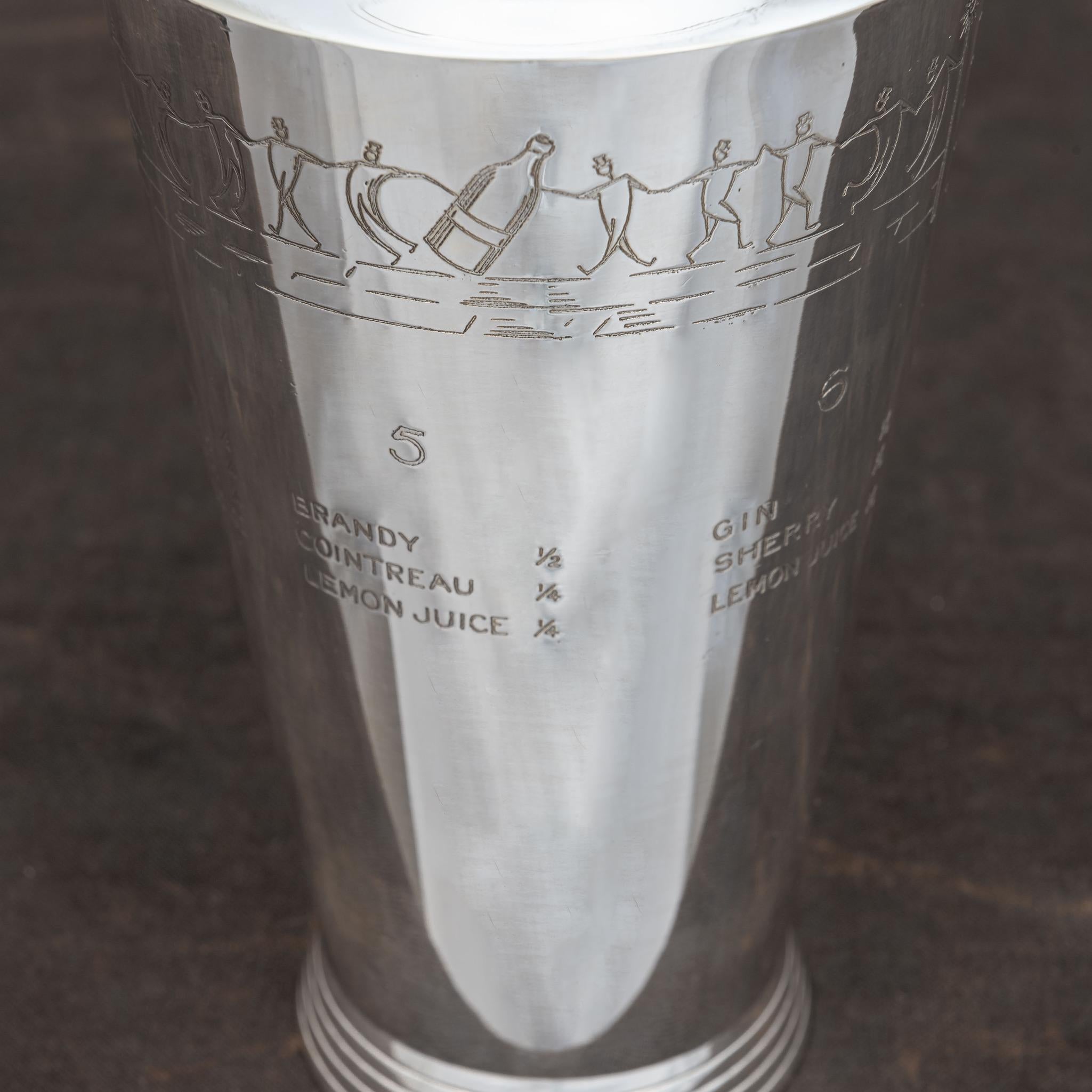 Großer versilberter Rezept-Cocktailshaker von Keith Murray, um 1935 (Britisch) im Angebot