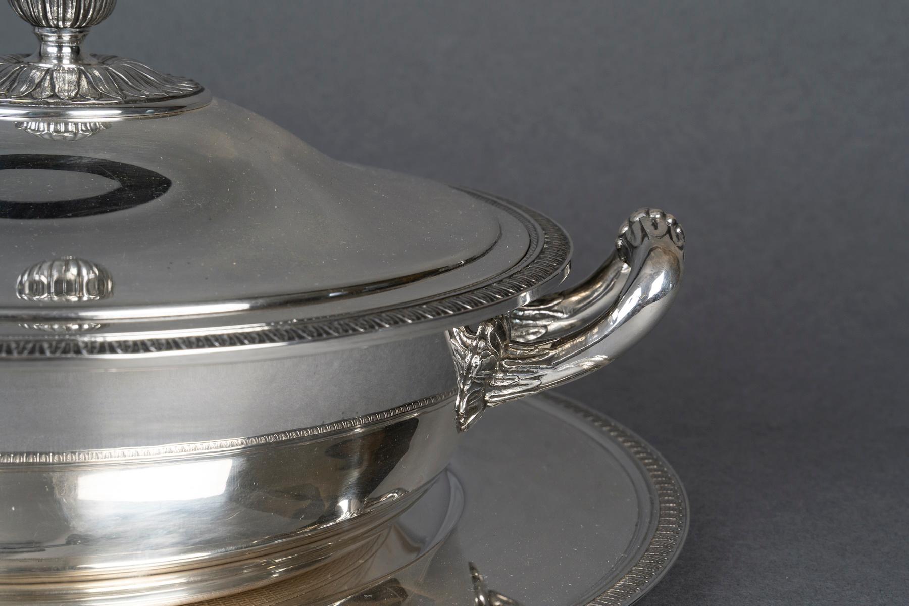 Français Grande soupière en métal argenté de Christofle, période Napoléon III. en vente