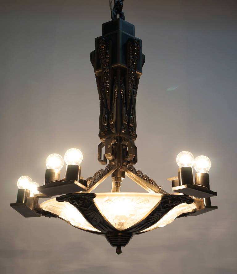 Large Silvered Bronze and Glass Art Deco Chandelier For Sale 2