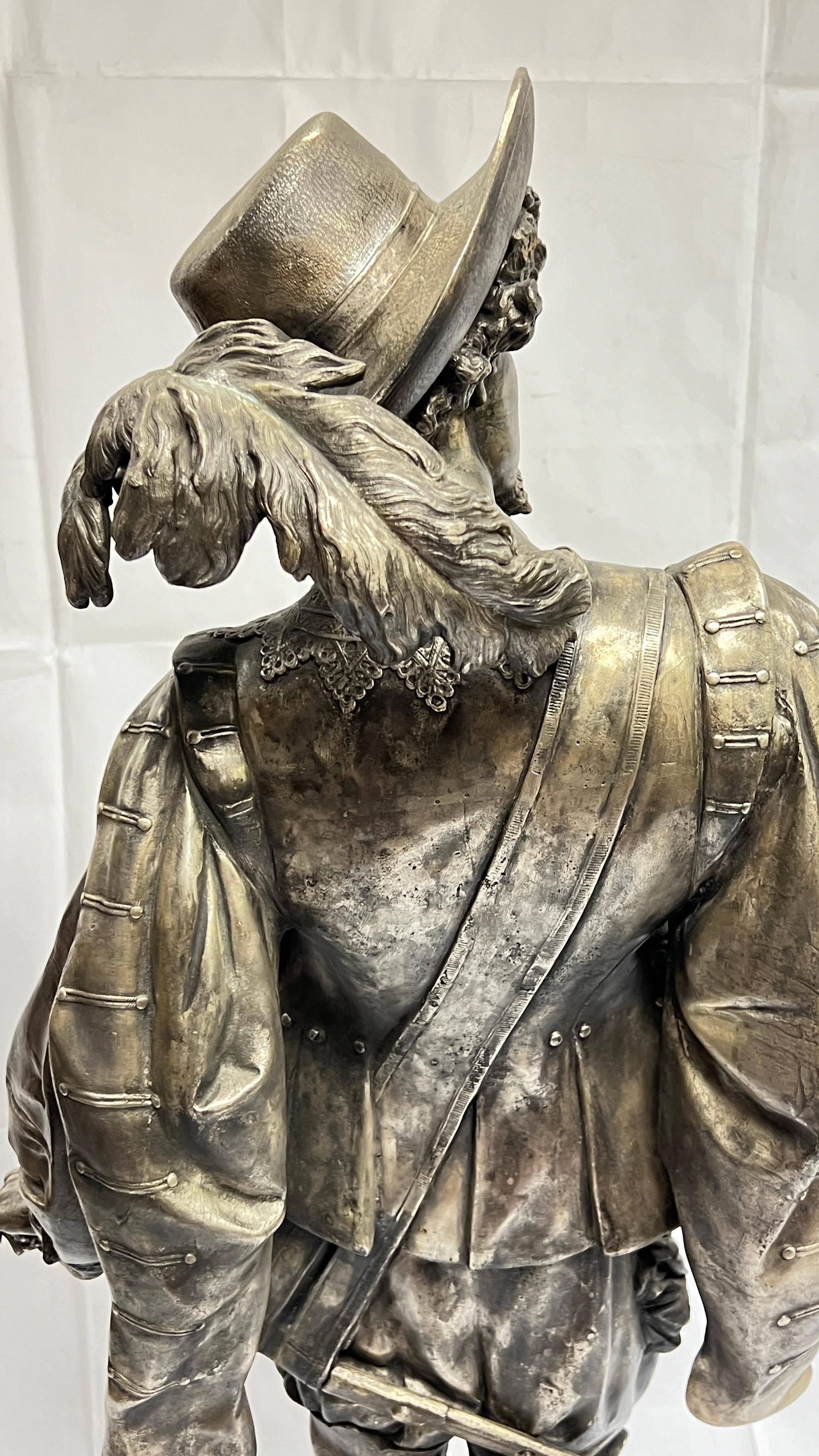 Grande scultura in bronzo argentato di un cavaliere spagnolo in vendita 6