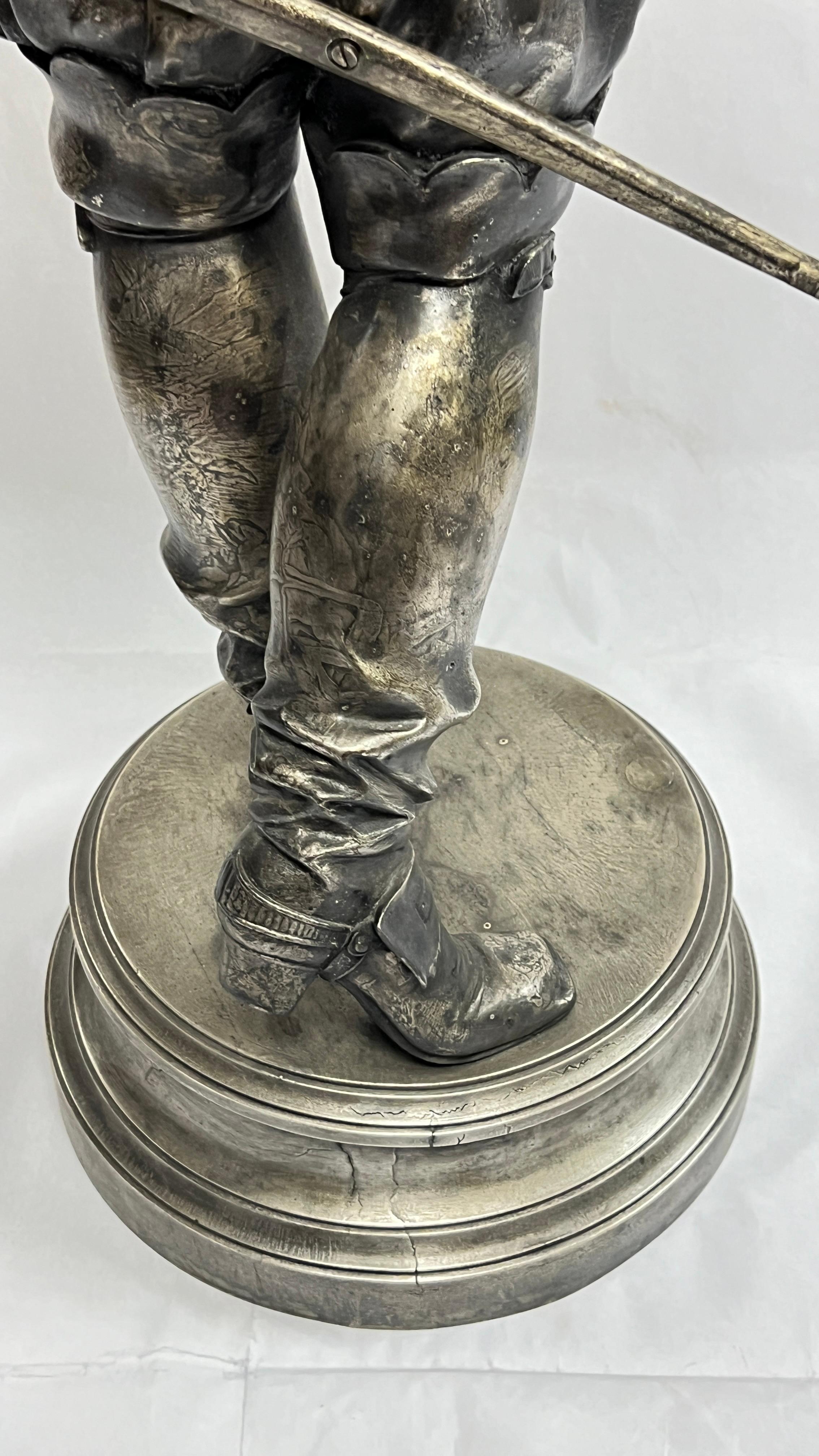 Grande scultura in bronzo argentato di un cavaliere spagnolo in vendita 8