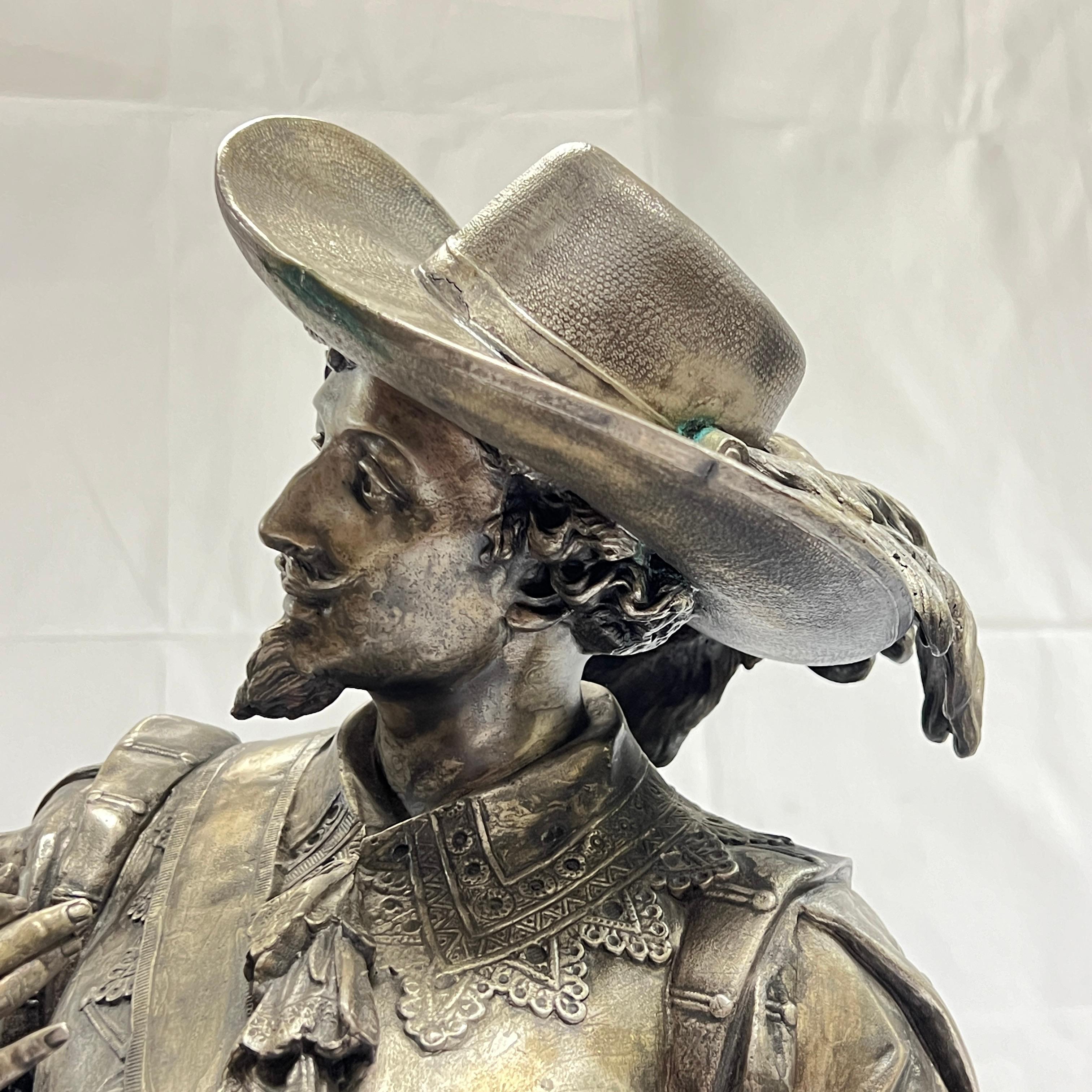 Grande scultura in bronzo argentato di un cavaliere spagnolo in vendita 10