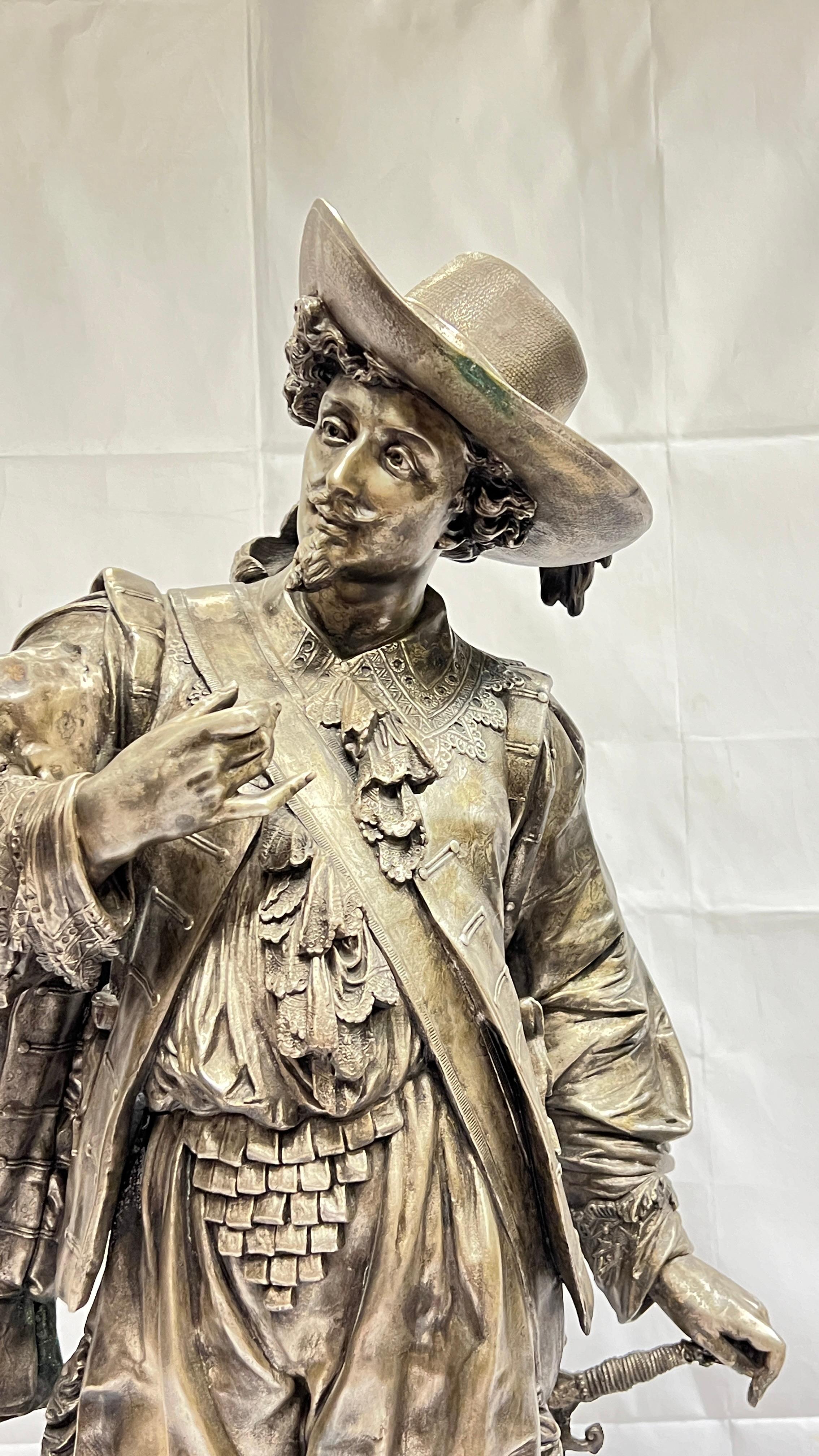 Argentato Grande scultura in bronzo argentato di un cavaliere spagnolo in vendita