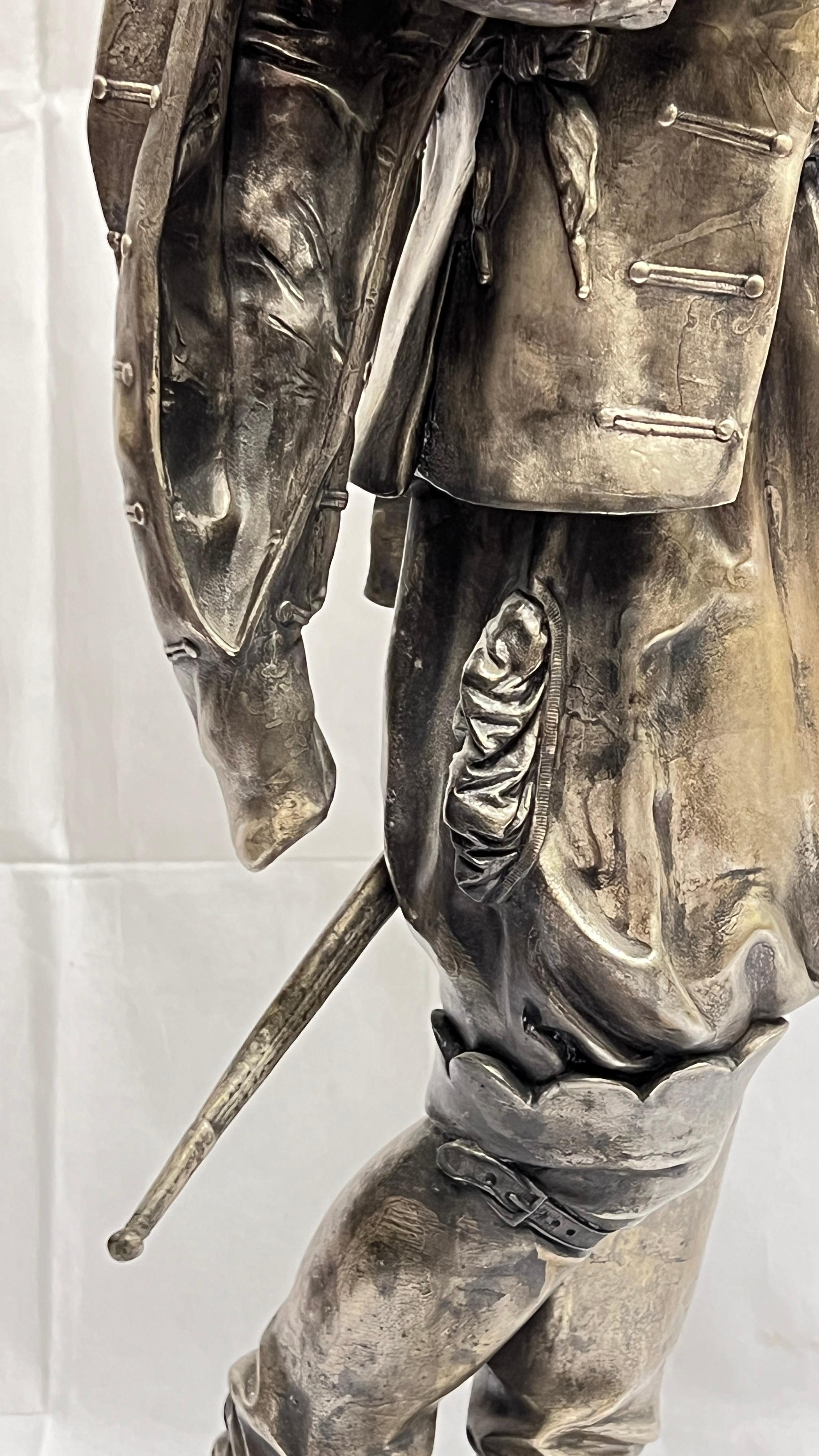 Grande scultura in bronzo argentato di un cavaliere spagnolo in vendita 3