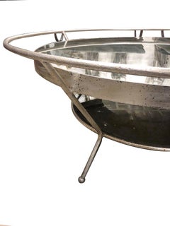 Grande table basse en fer argenté avec plateau en miroir